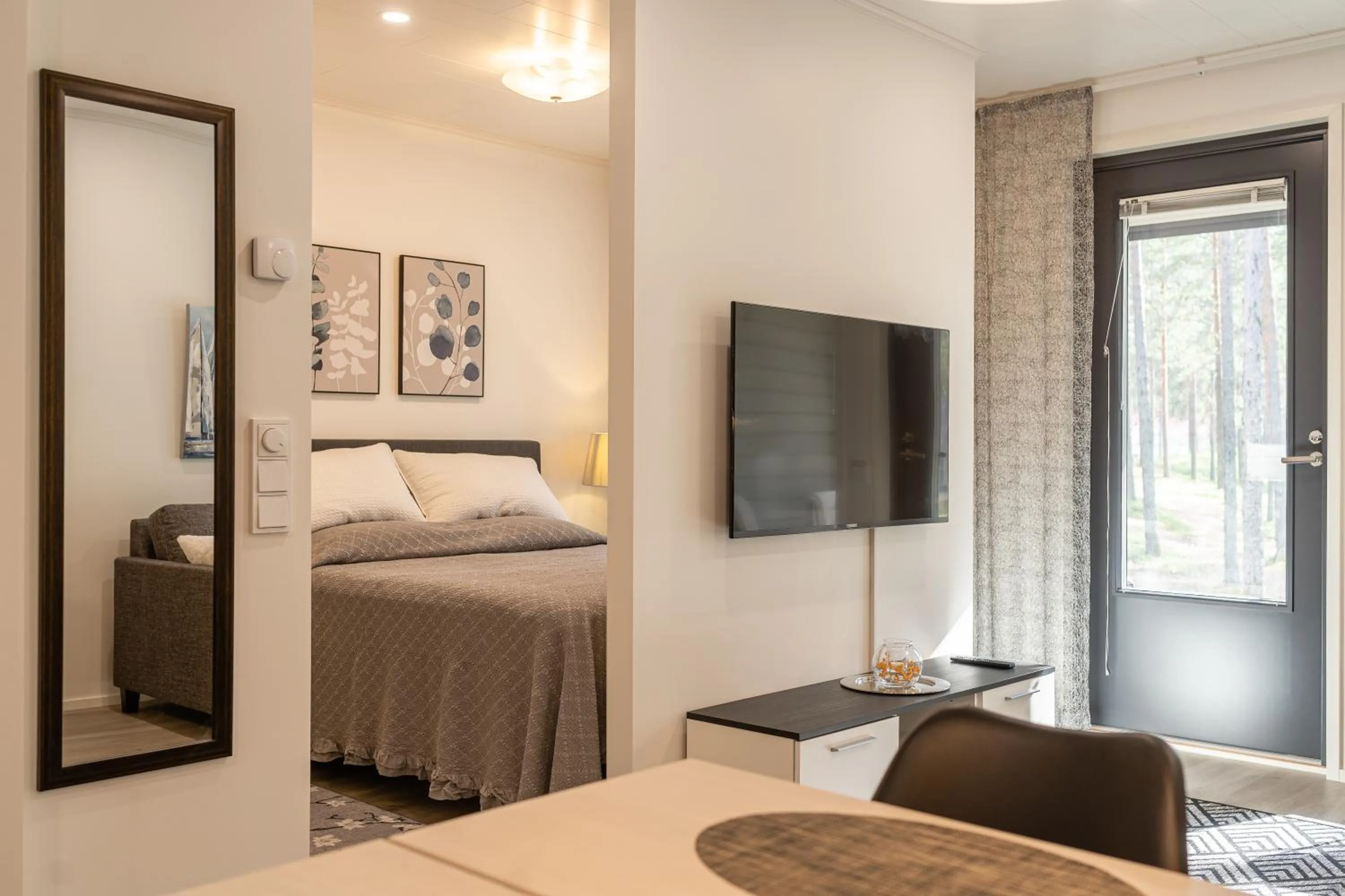 Living room, Bed in Tuomenkartano Apartments by Hiekka Booking