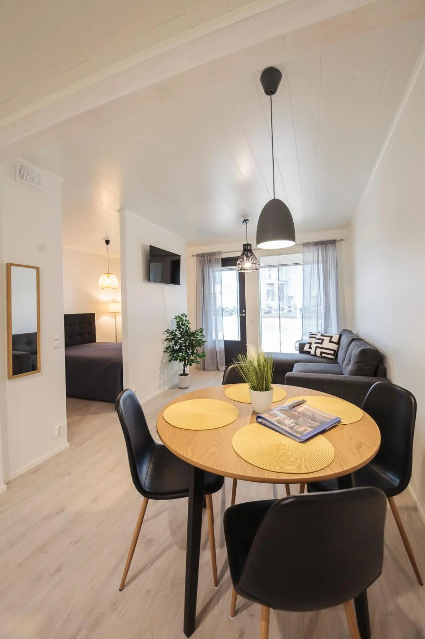 Living room in Tuomenkartano Apartments by Hiekka Booking