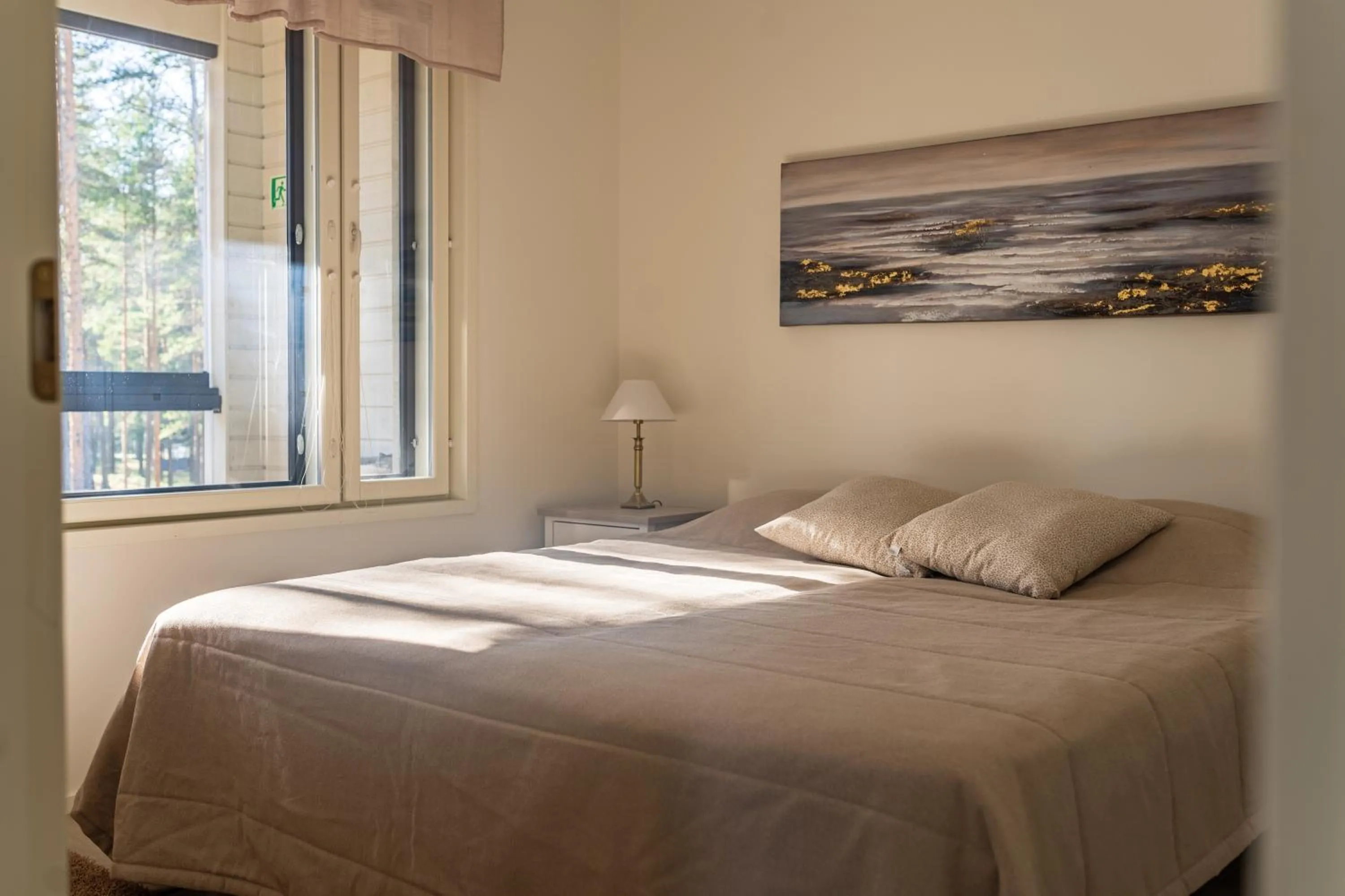 Bedroom, Bed in Tuomenkartano Apartments by Hiekka Booking