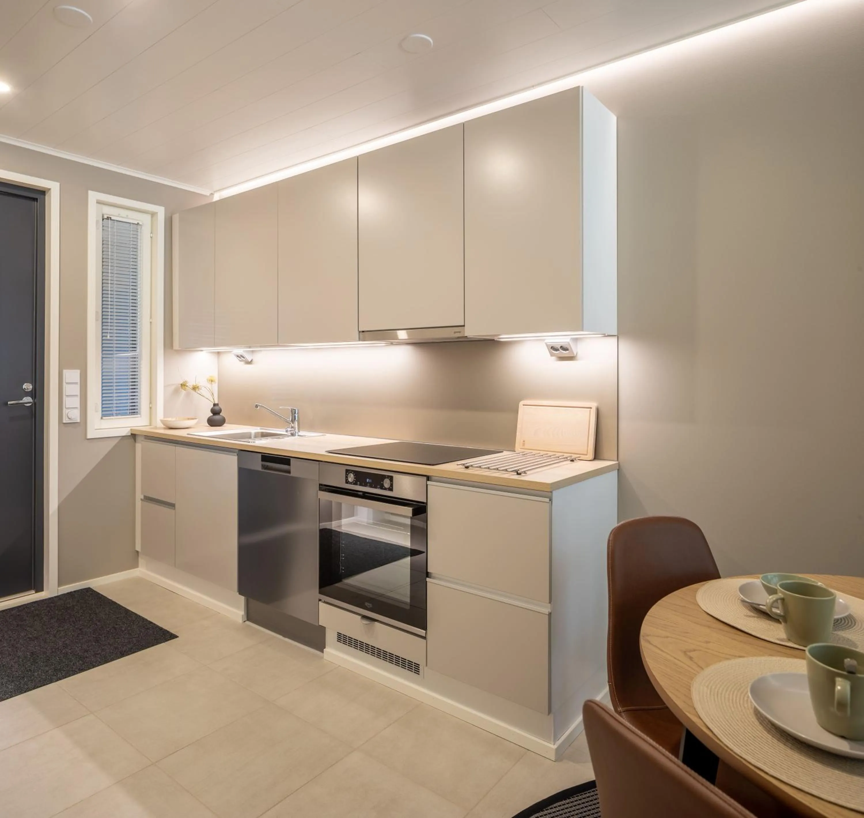 kitchen in Tuomenkartano Apartments by Hiekka Booking