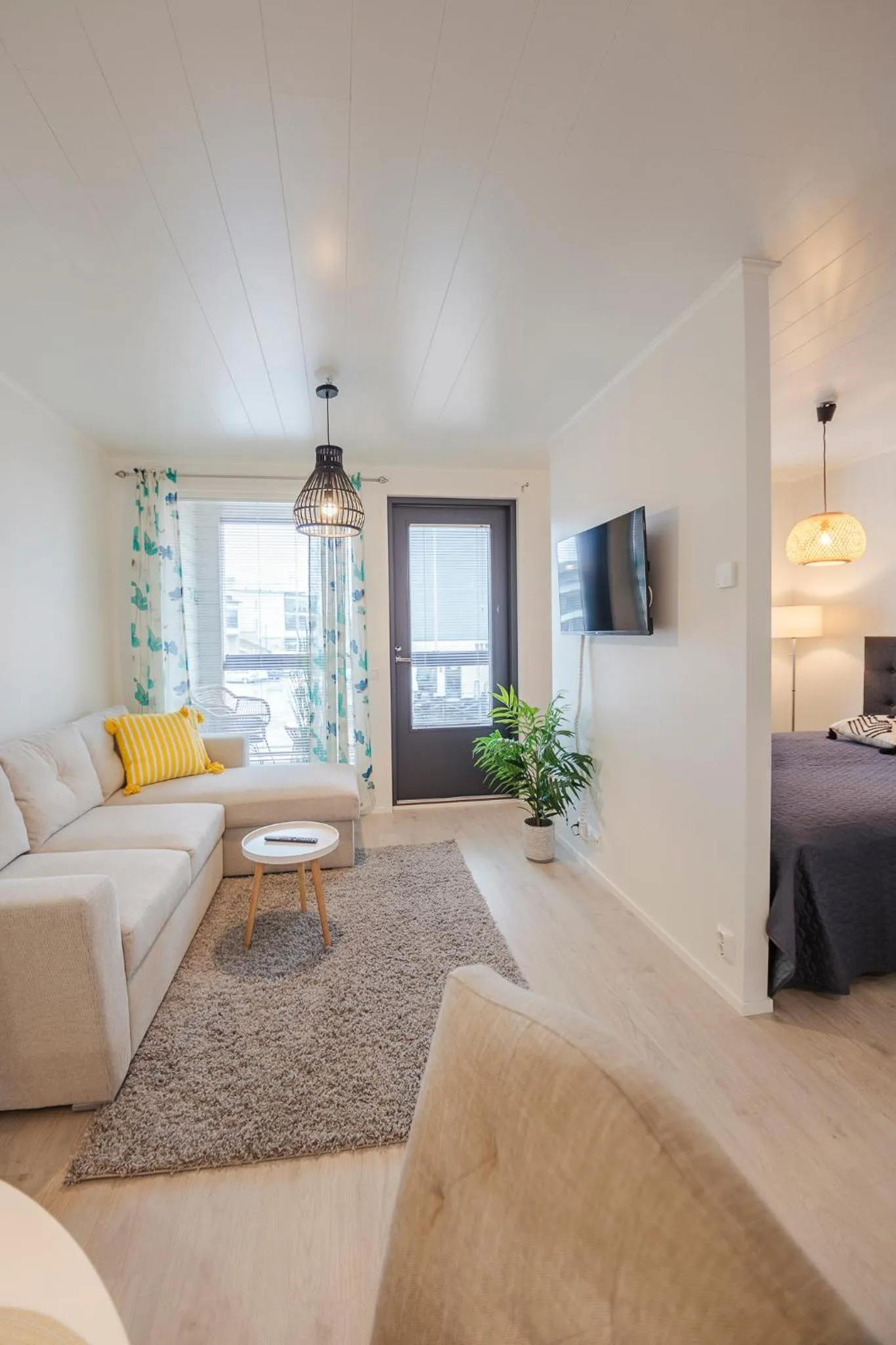 TV and multimedia, Bed in Tuomenkartano Apartments by Hiekka Booking