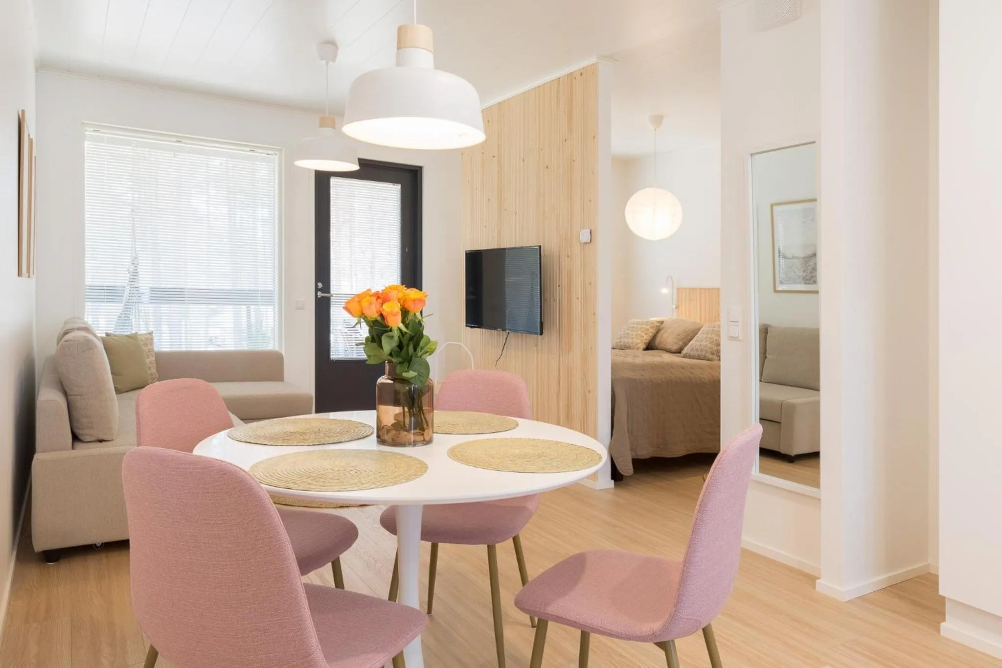 Living room in Tuomenkartano Apartments by Hiekka Booking