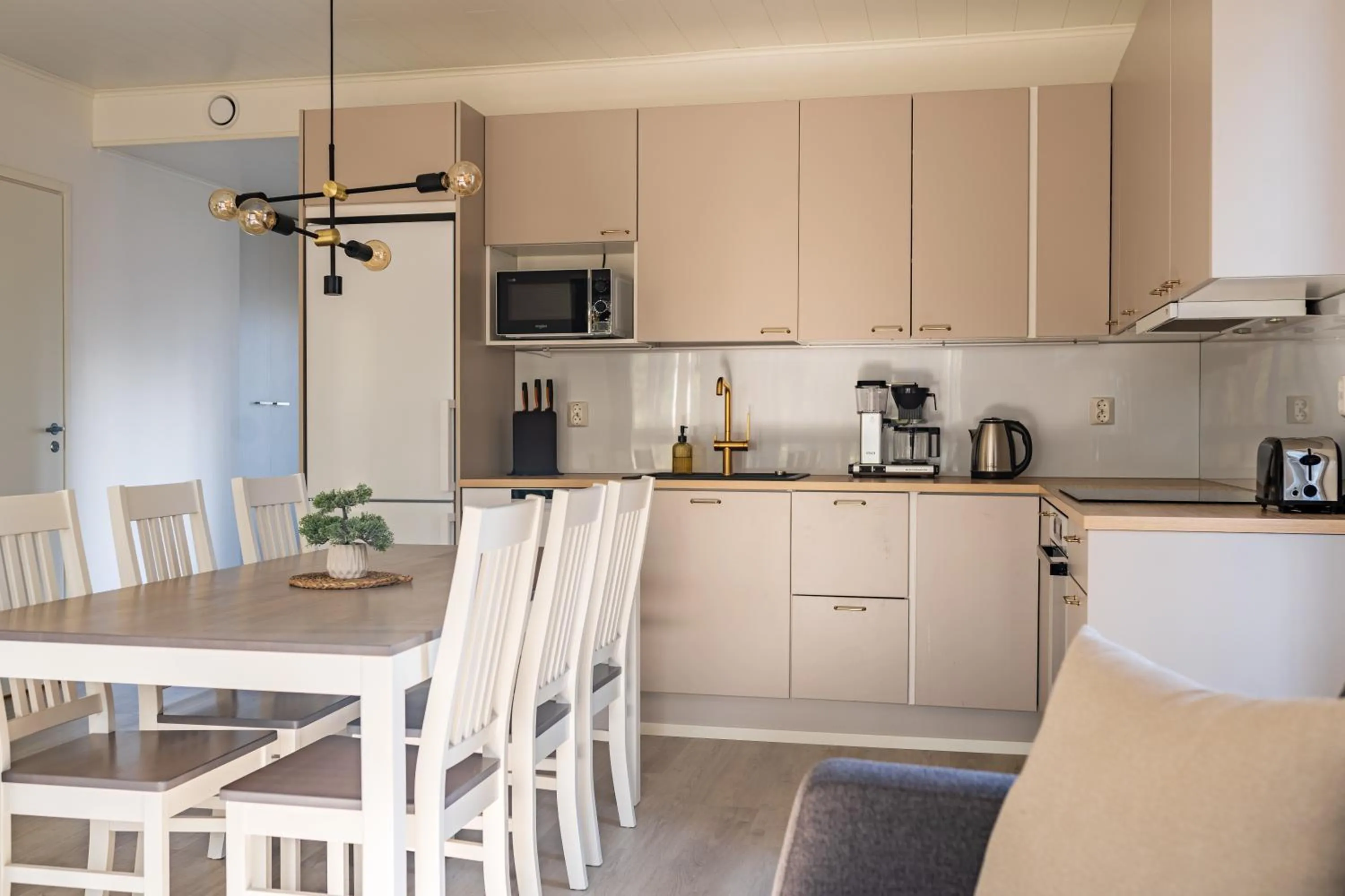 kitchen in Tuomenkartano Apartments by Hiekka Booking