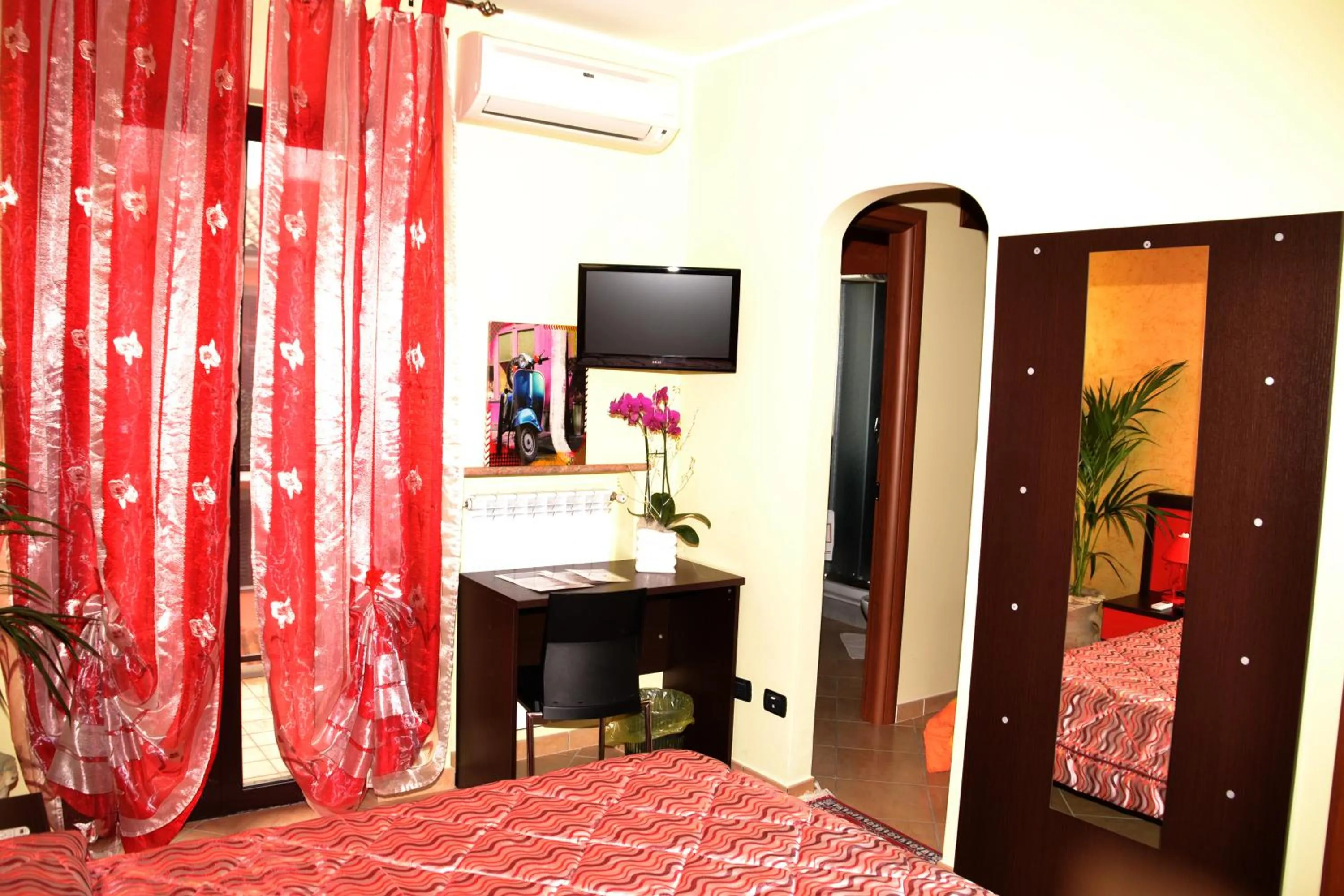 Decorative detail, Bed in La Baia del Lago