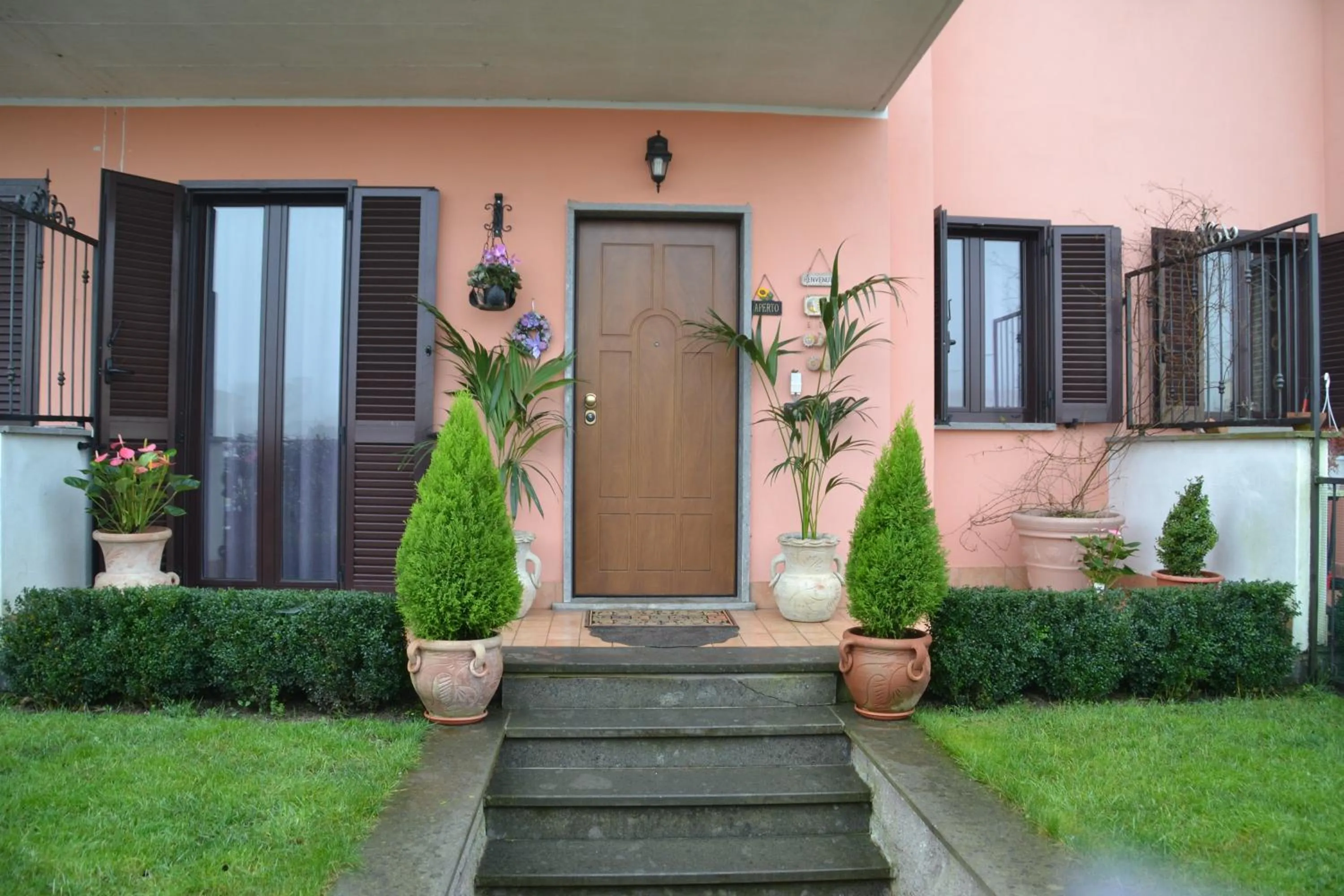 Facade/entrance in La Baia del Lago