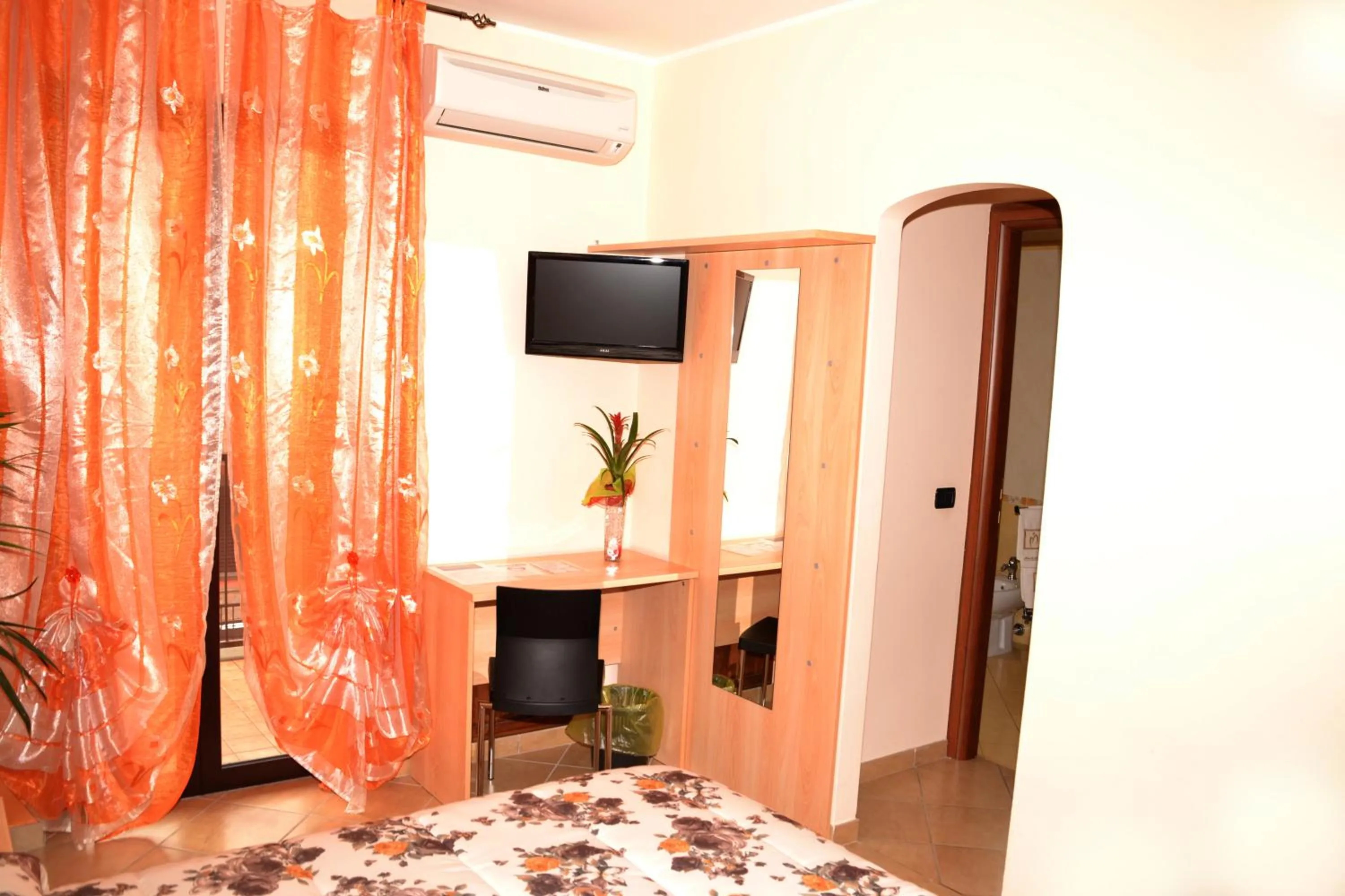 Decorative detail, Bed in La Baia del Lago