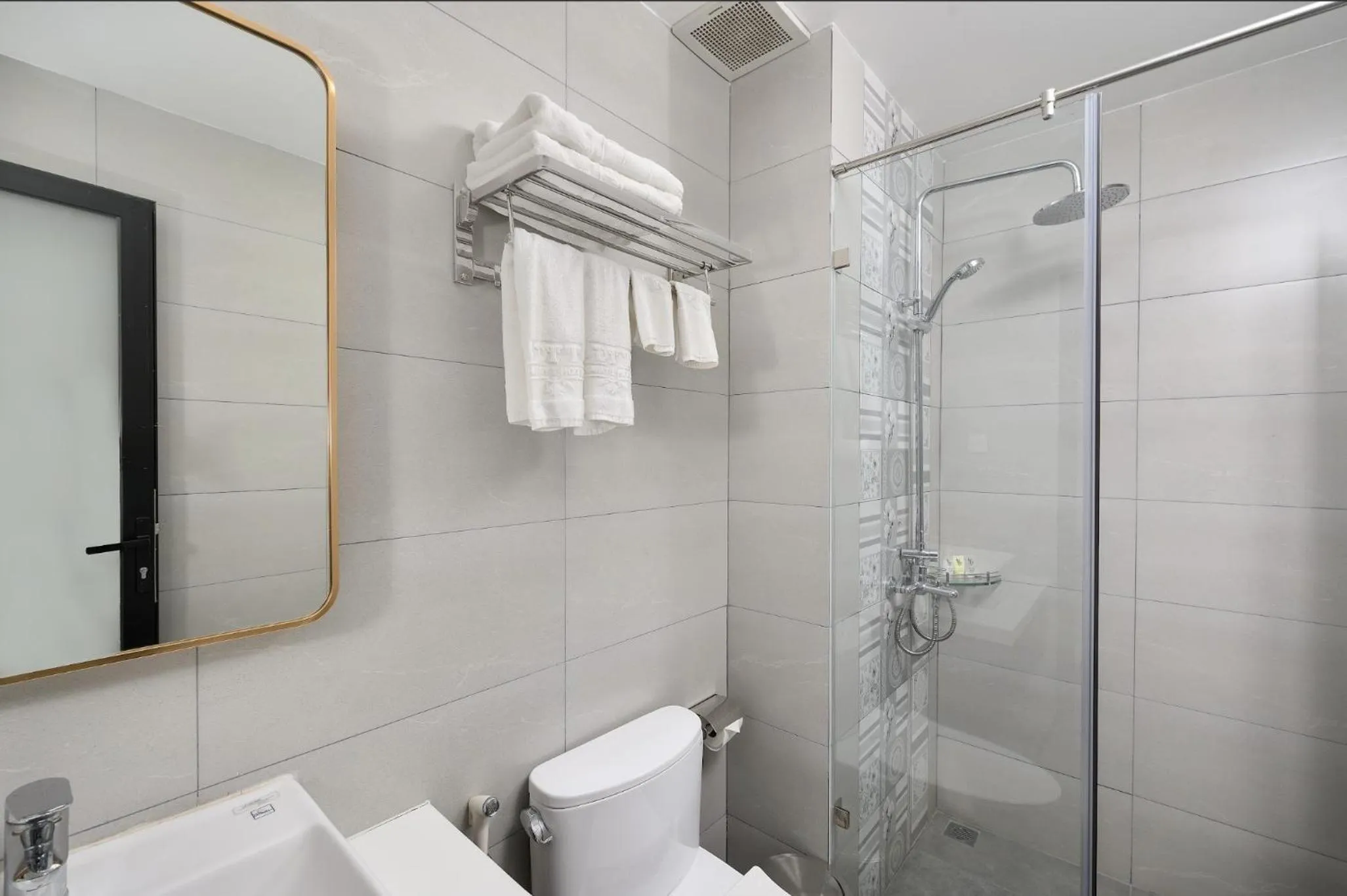 Bathroom in Harry Phu Quoc Hotel 3