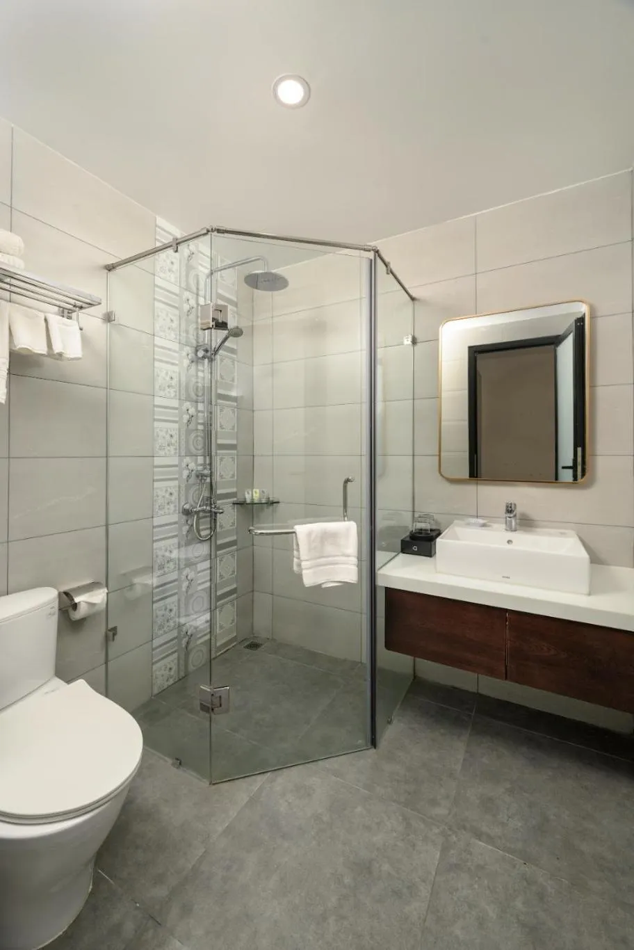 Shower in Harry Phu Quoc Hotel 3