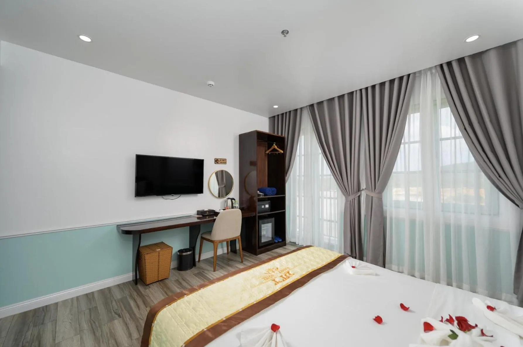 Bedroom, Bed in Harry Phu Quoc Hotel 3