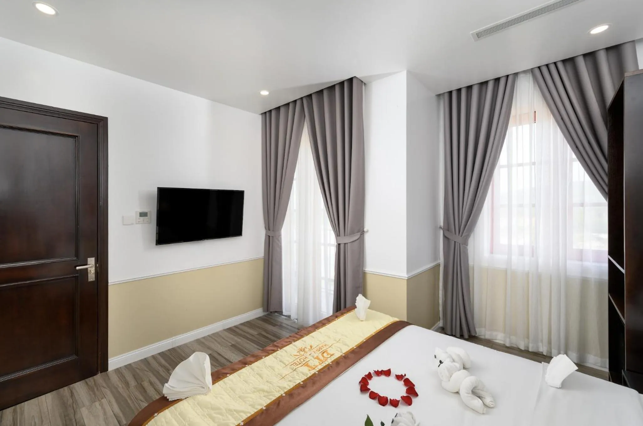 Evening entertainment, Bed in Harry Phu Quoc Hotel 3