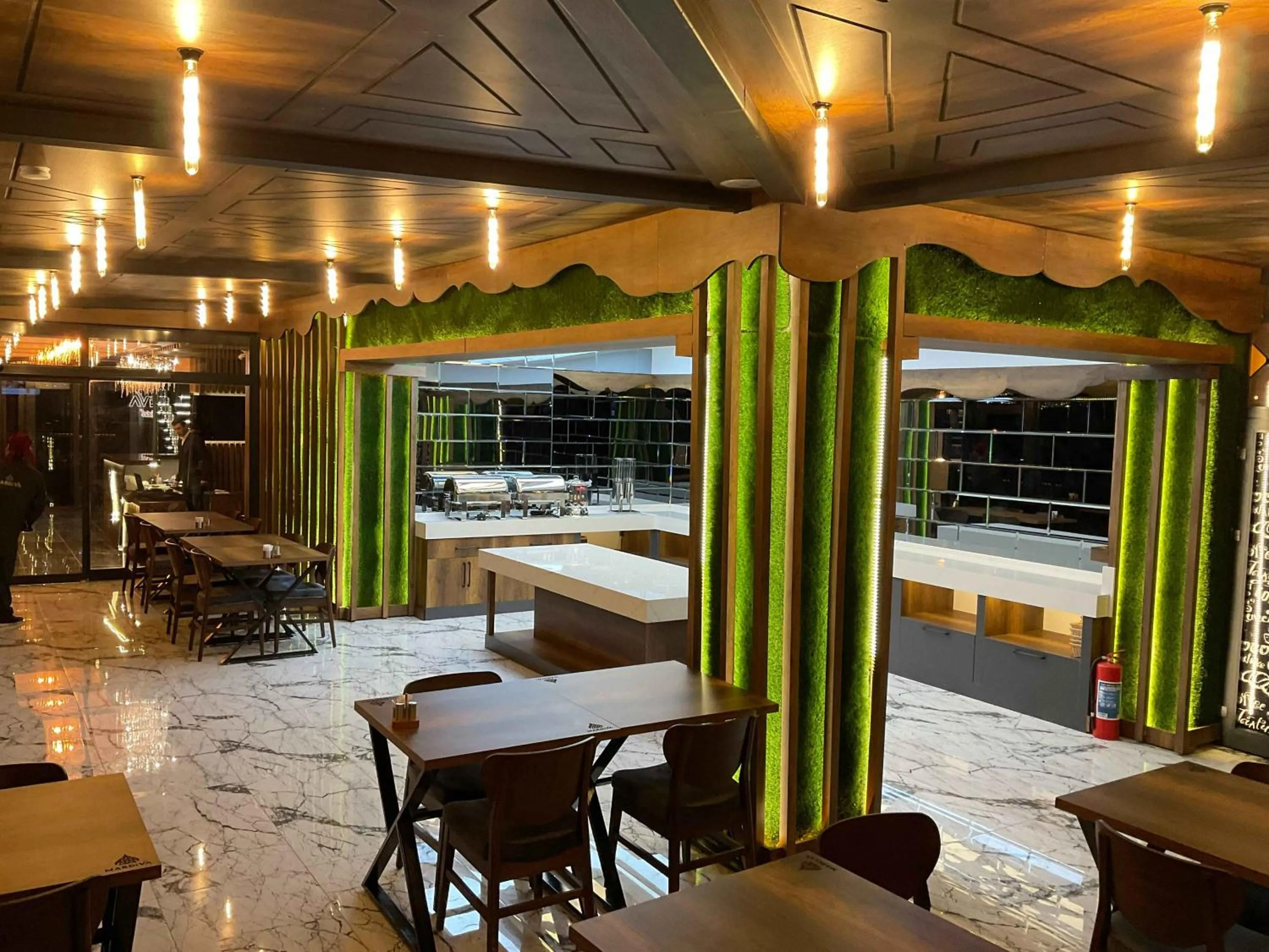 Restaurant/places to eat in Mardiva Hotel