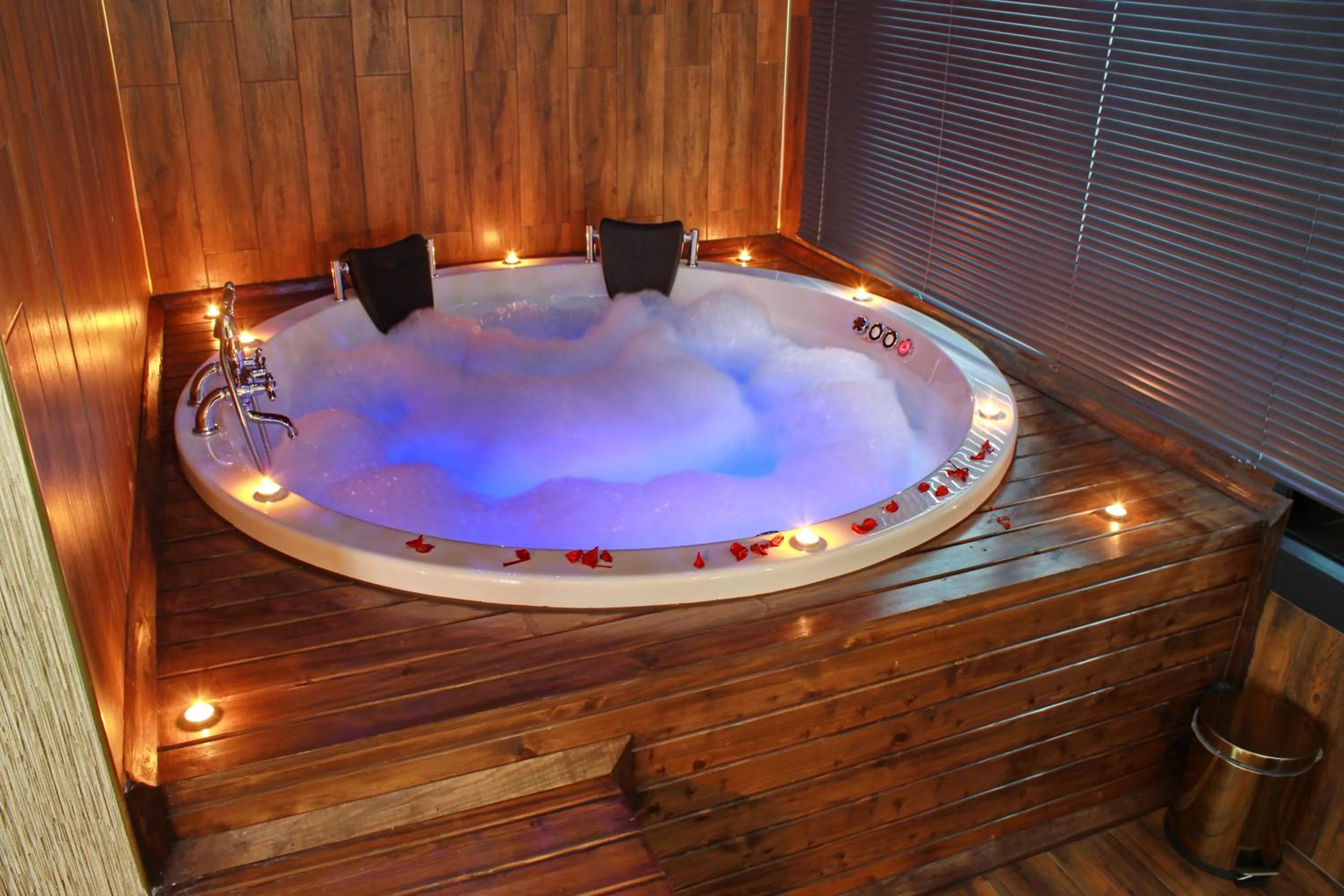 Massage in Mardiva Hotel