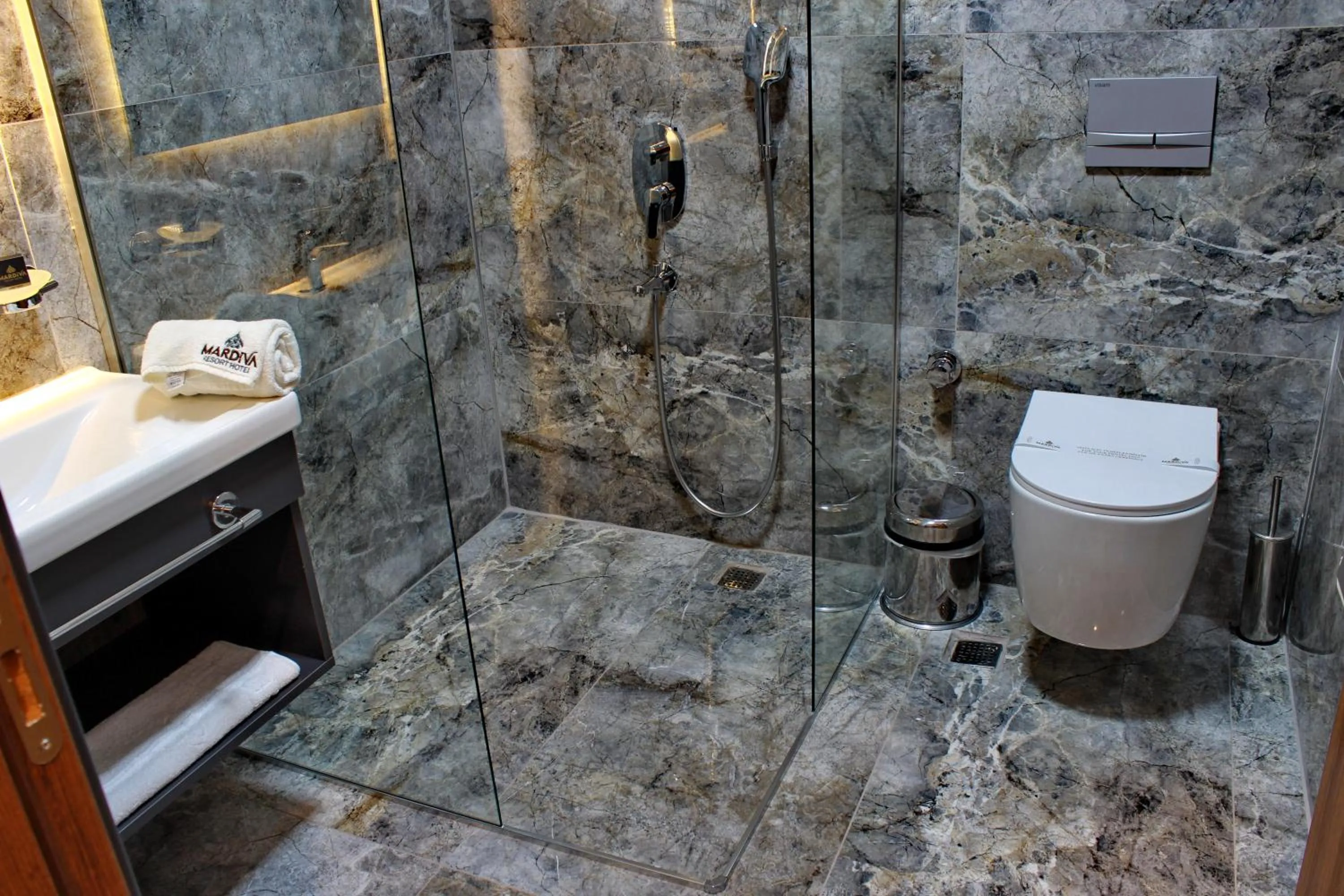 Bathroom in Mardiva Hotel