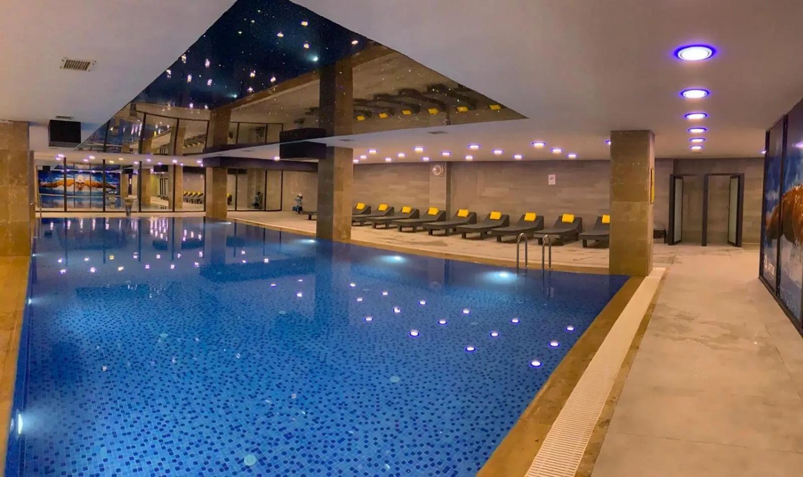 Swimming pool in Mardiva Hotel