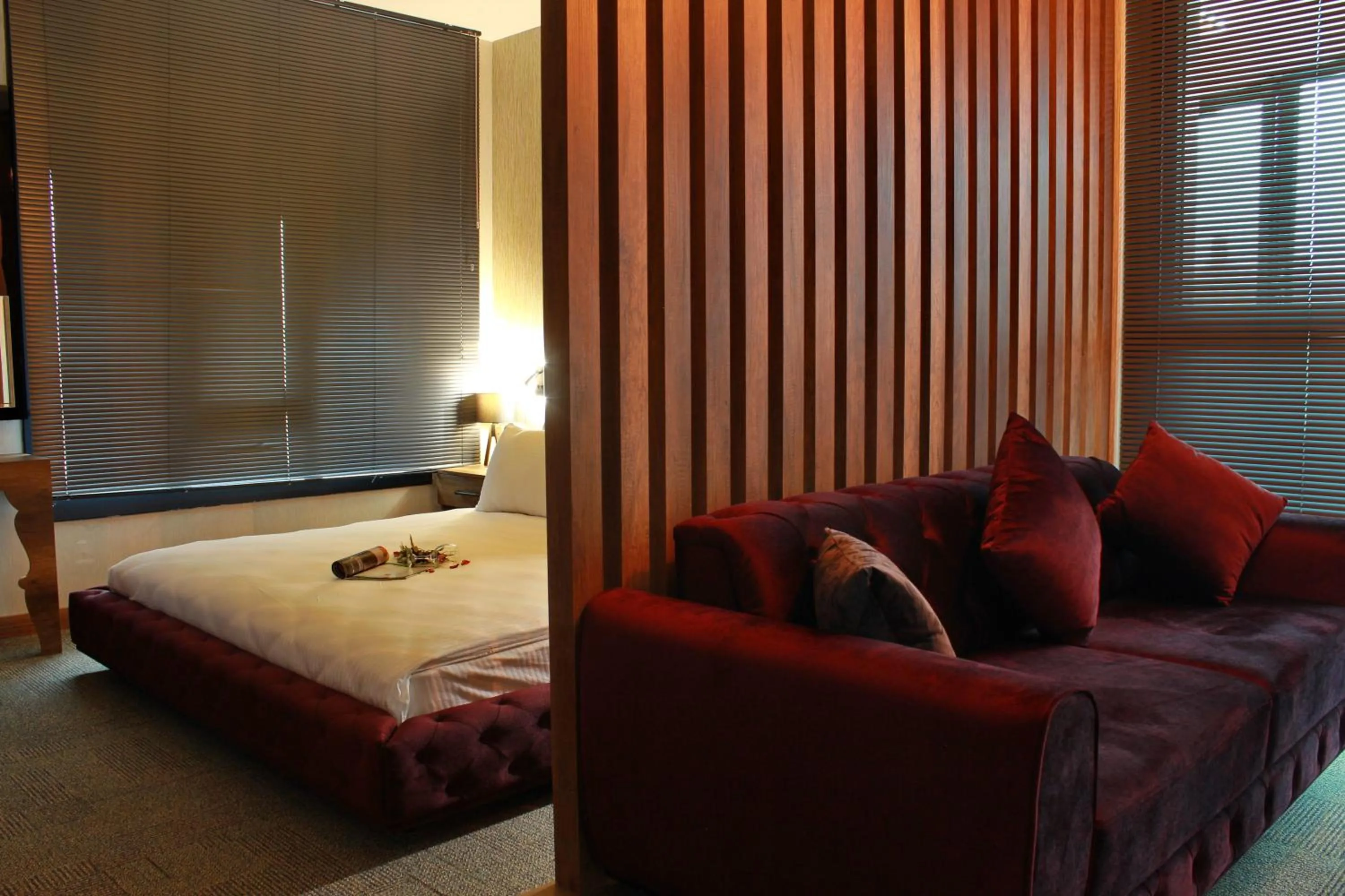 Living room, Bed in Mardiva Hotel