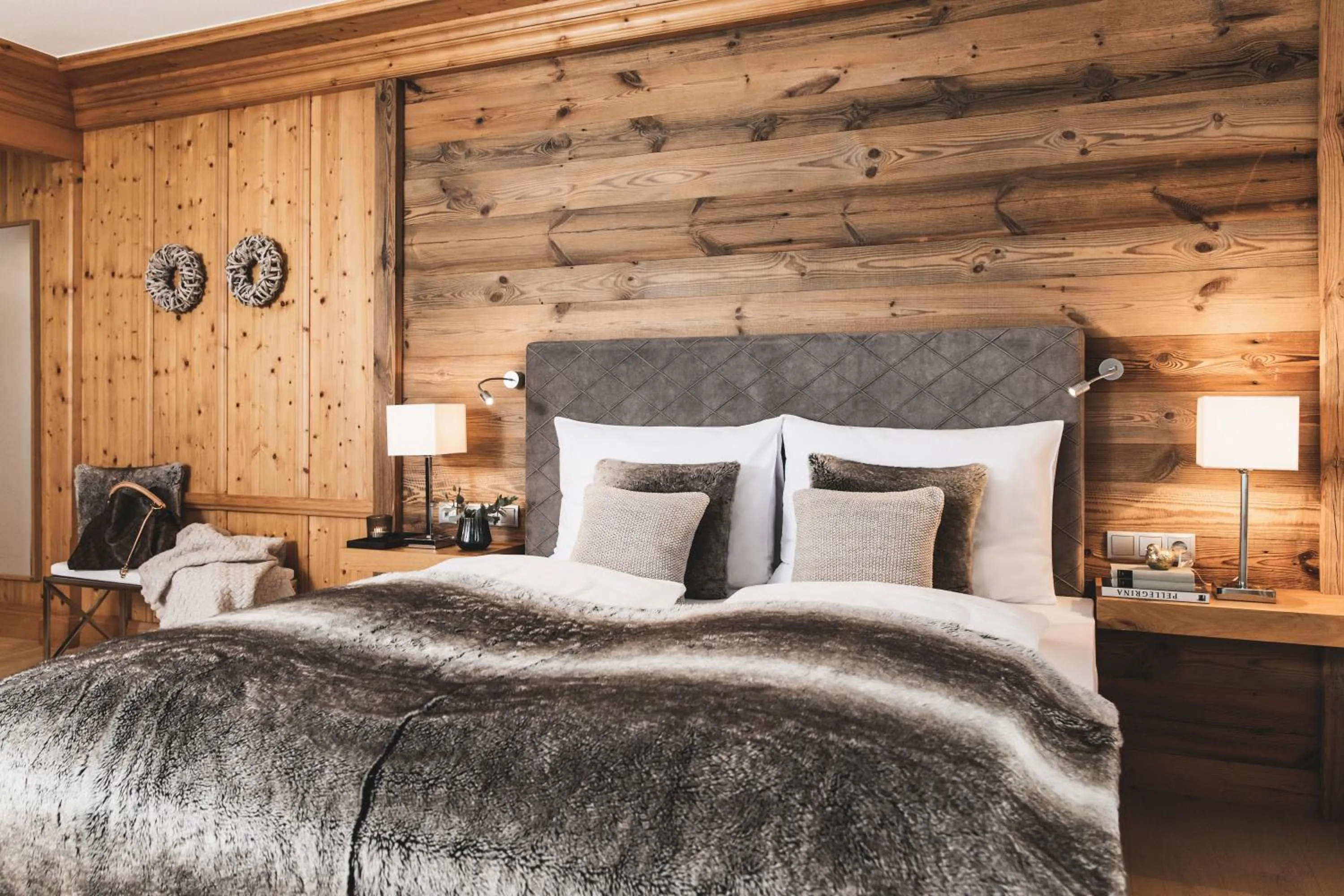 Bedroom, Bed in Alpines Gourmet Hotel Montanara