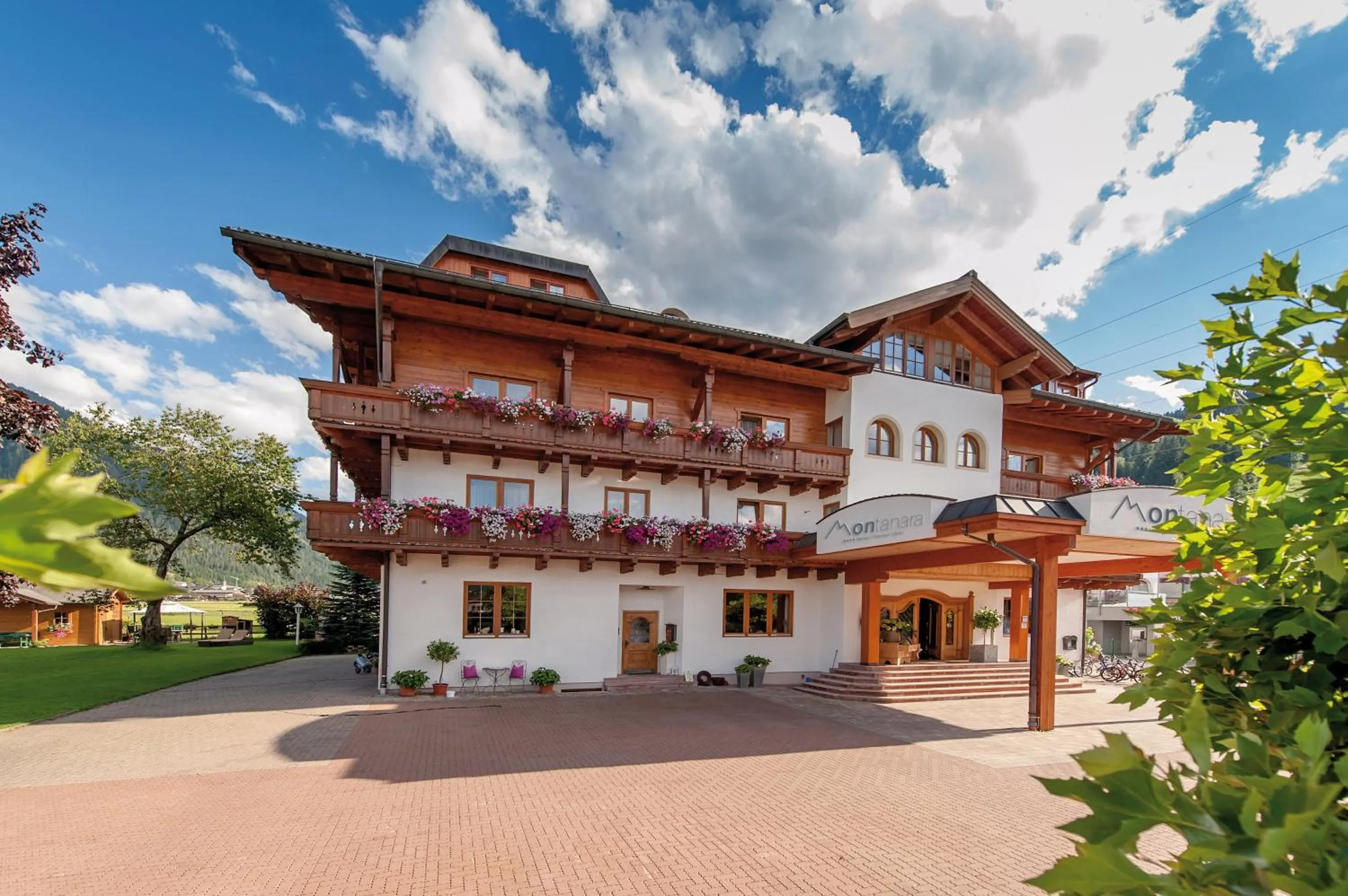 Property building in Alpines Gourmet Hotel Montanara