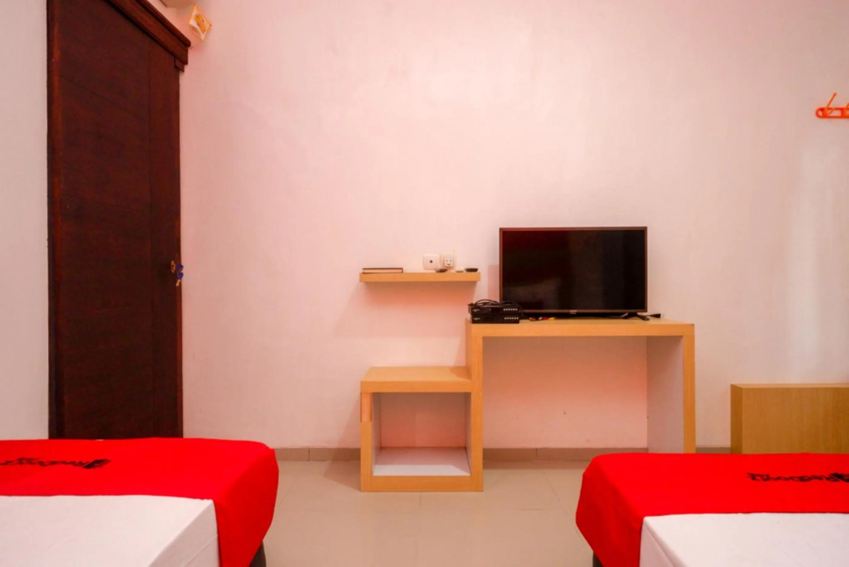 Bed in RedDoorz Syariah near Alun Alun Kota Rembang