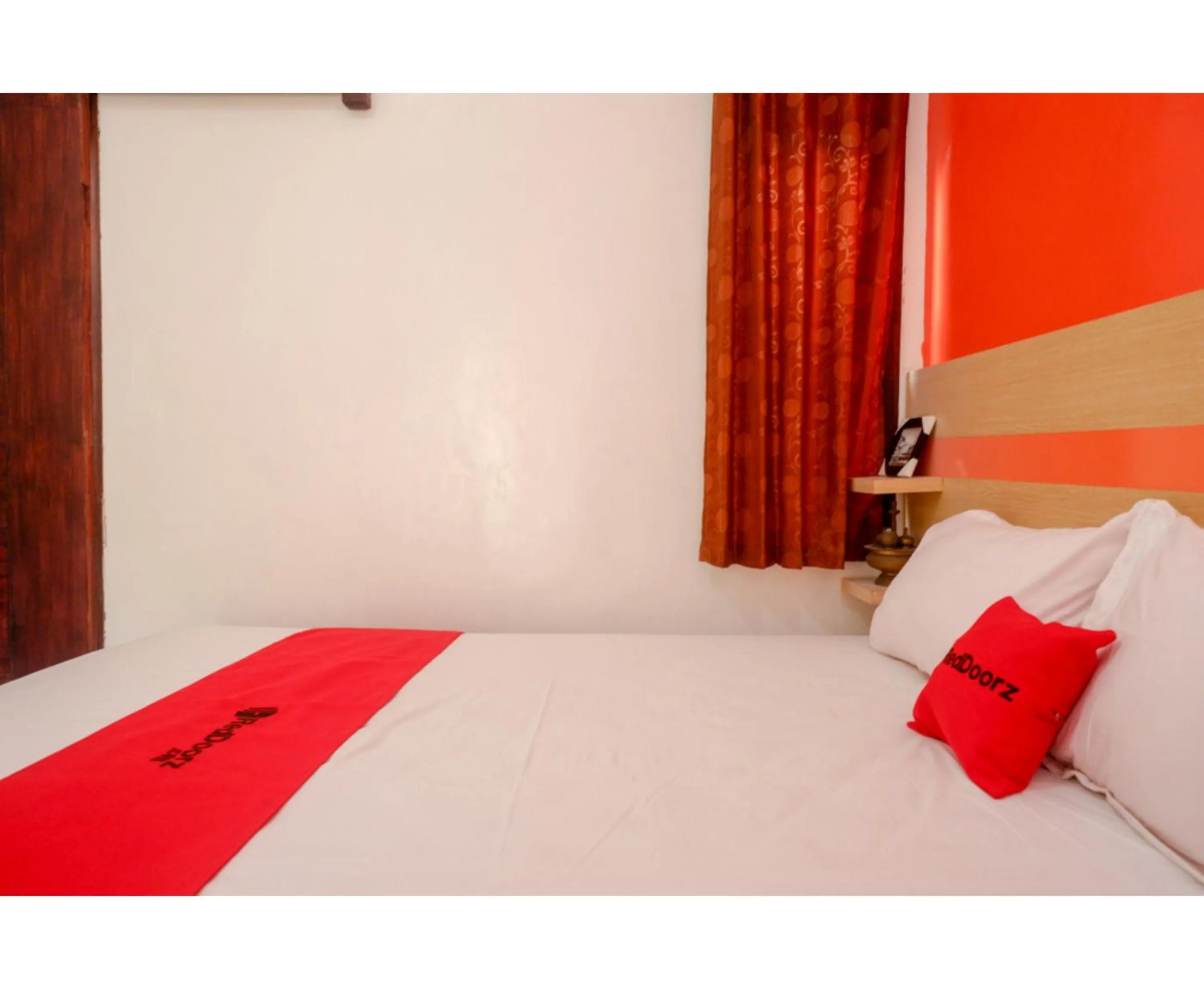 Bed in RedDoorz Syariah near Alun Alun Kota Rembang