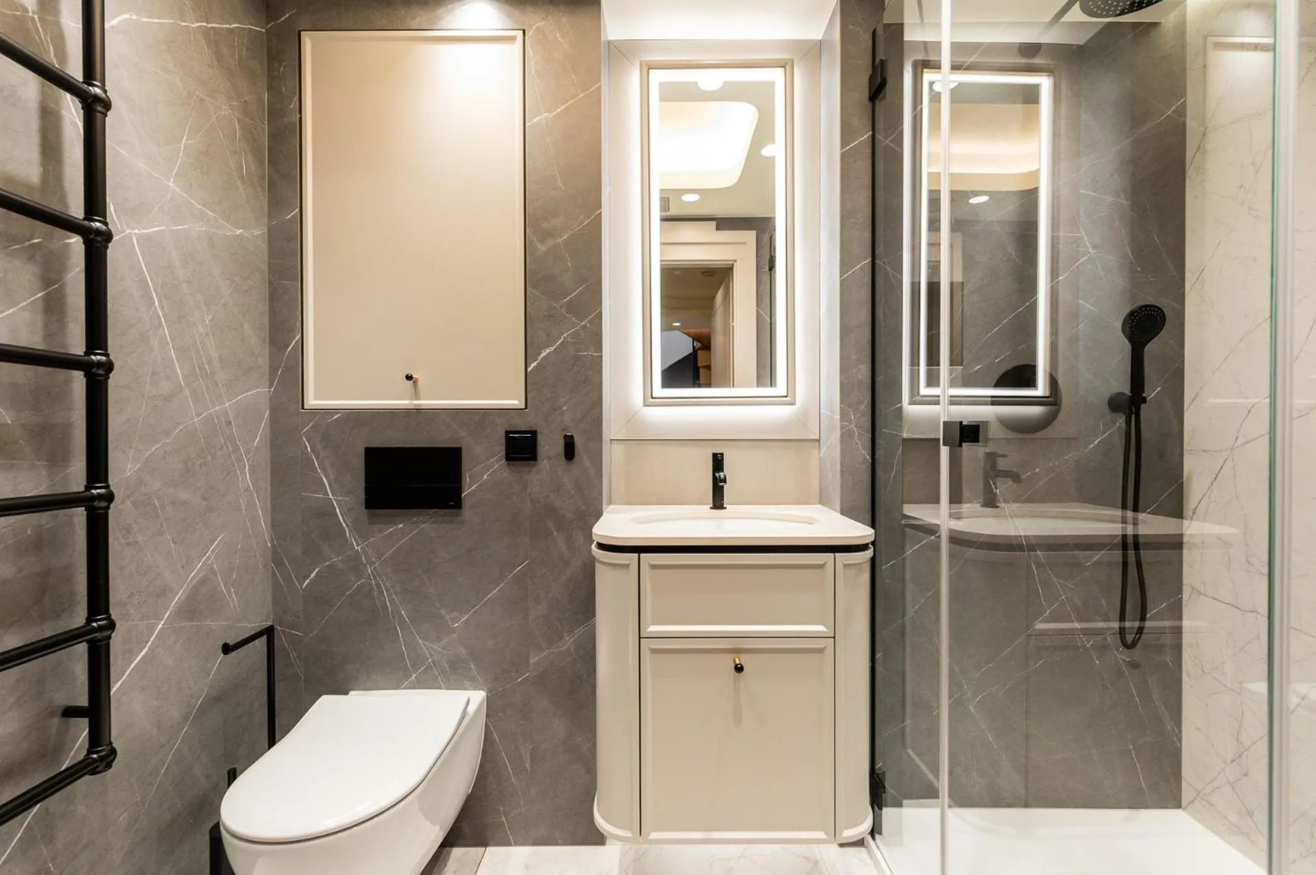 Shower in Art Boutique