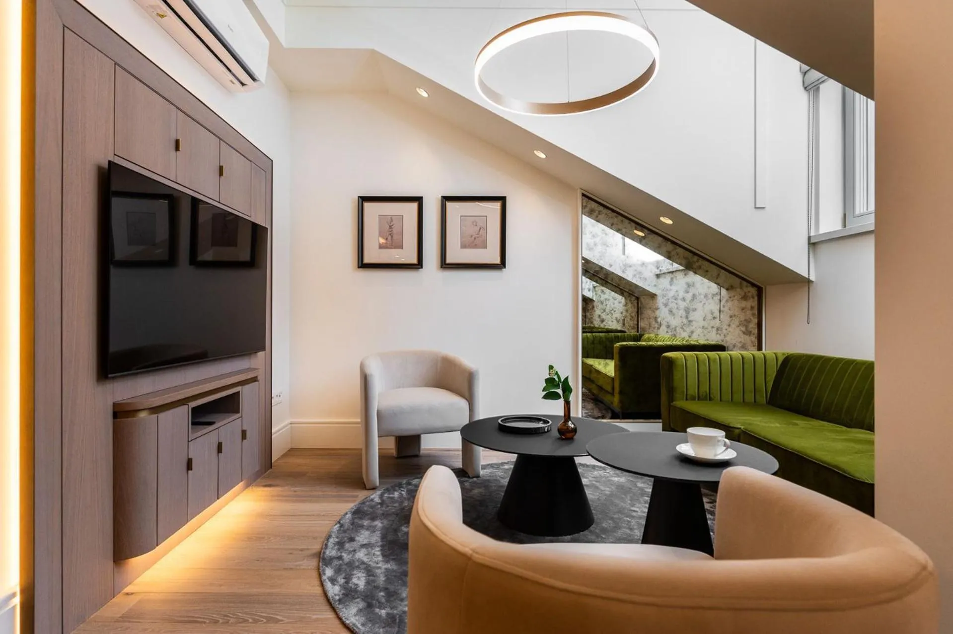 TV and multimedia in Art Boutique