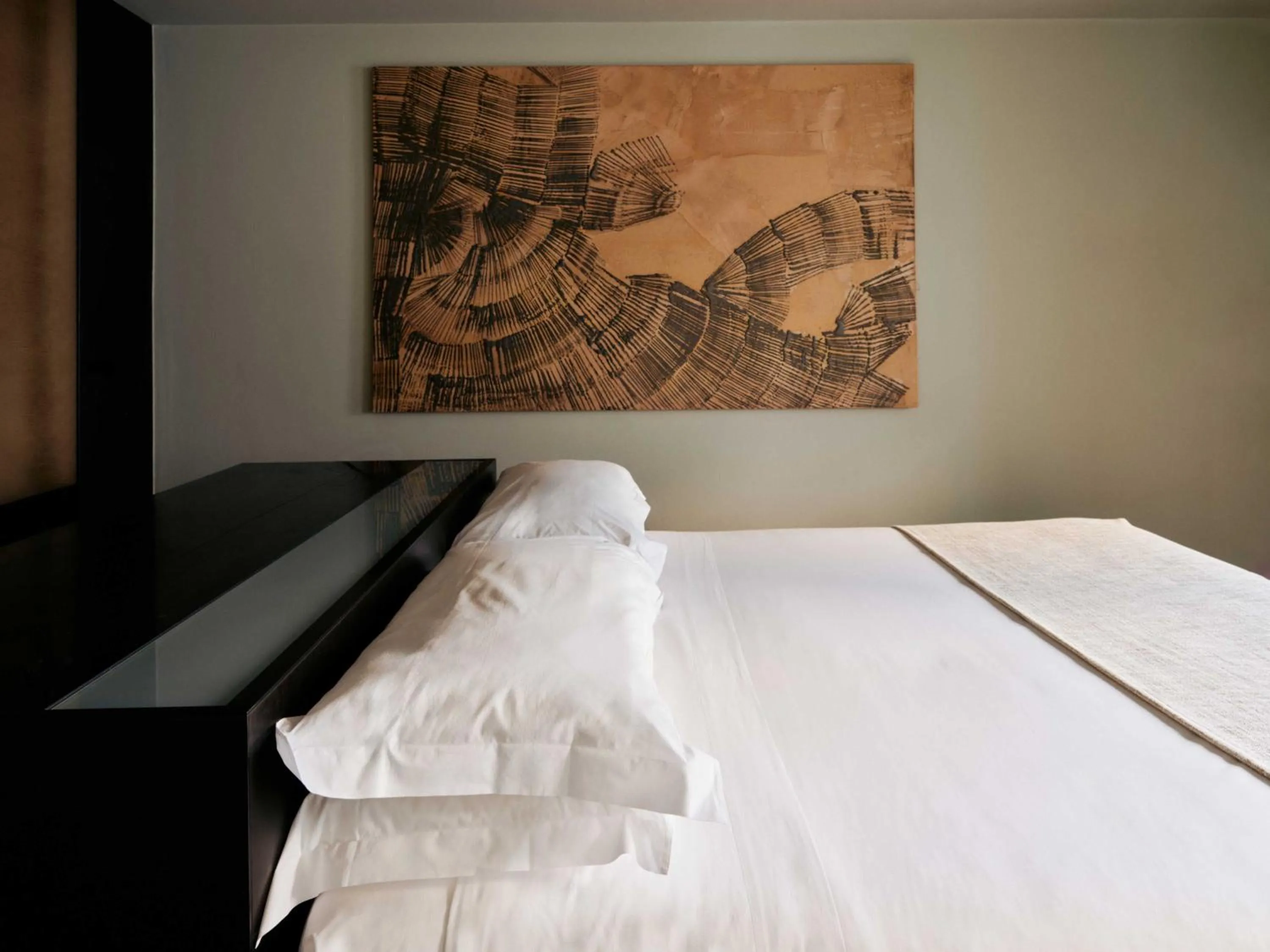 Bed in STRAF, Milan, a Member of Design Hotels