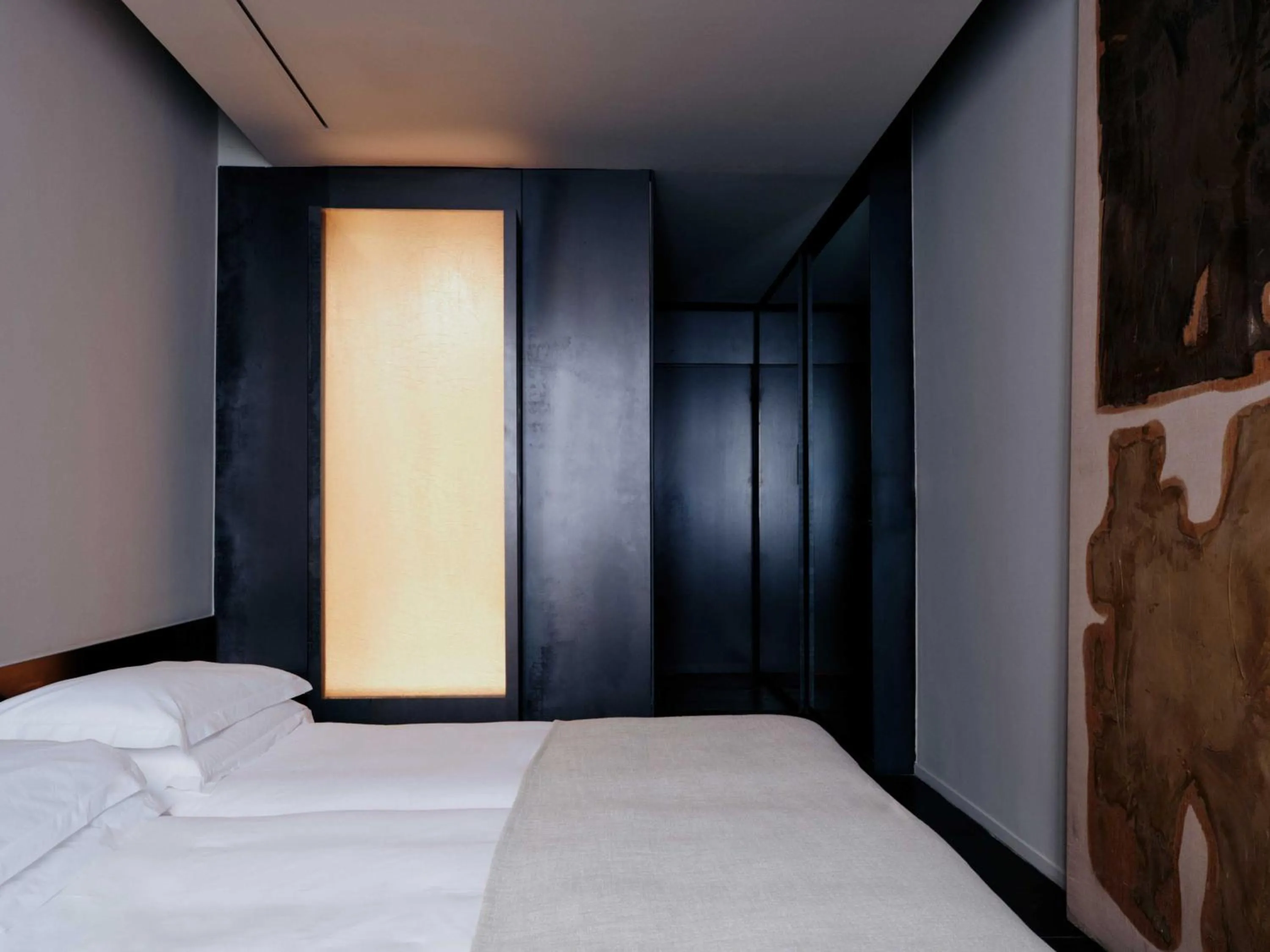 Bed in STRAF, Milan, a Member of Design Hotels