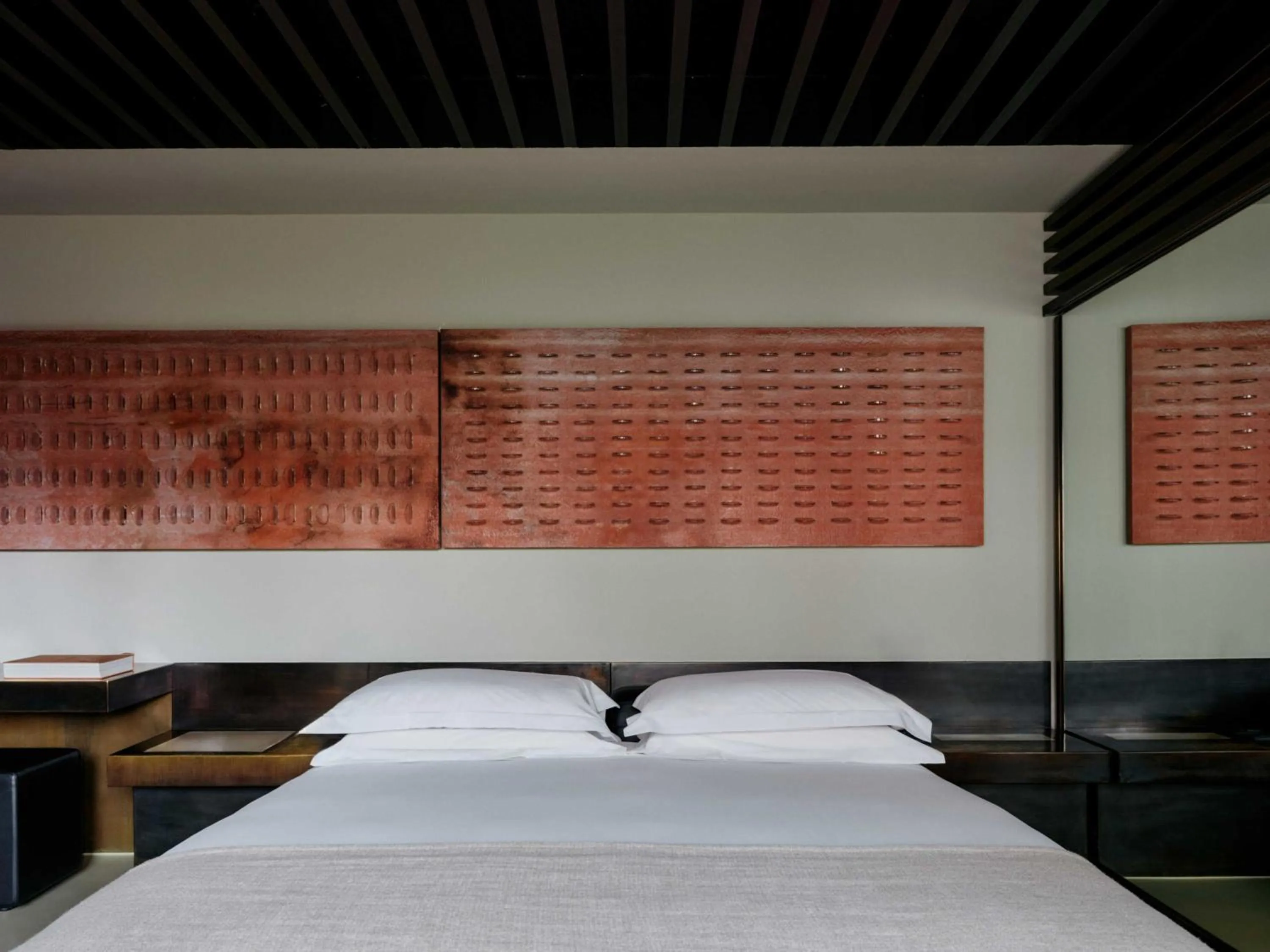 Bed in STRAF, Milan, a Member of Design Hotels