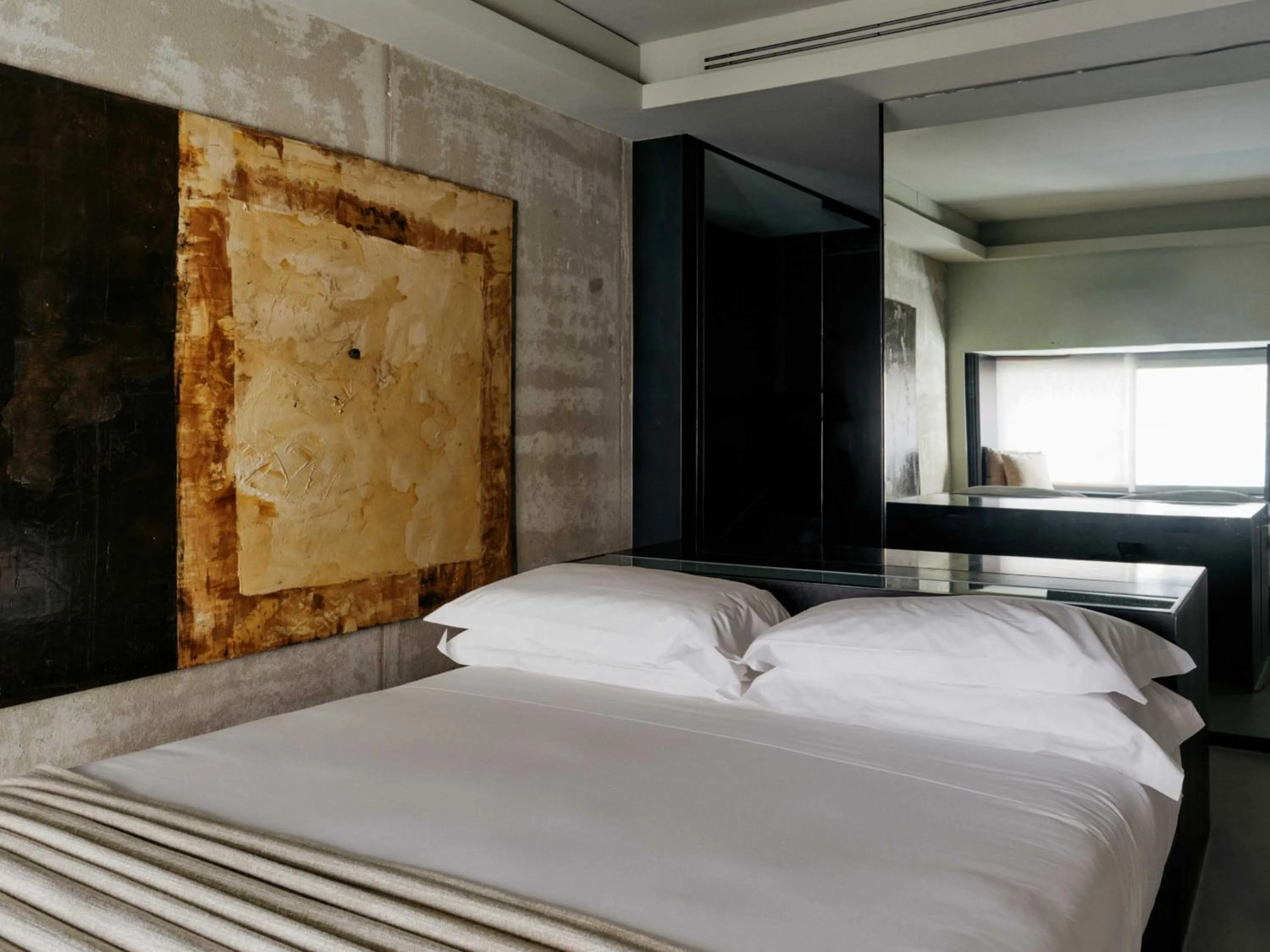 Bed in STRAF, Milan, a Member of Design Hotels