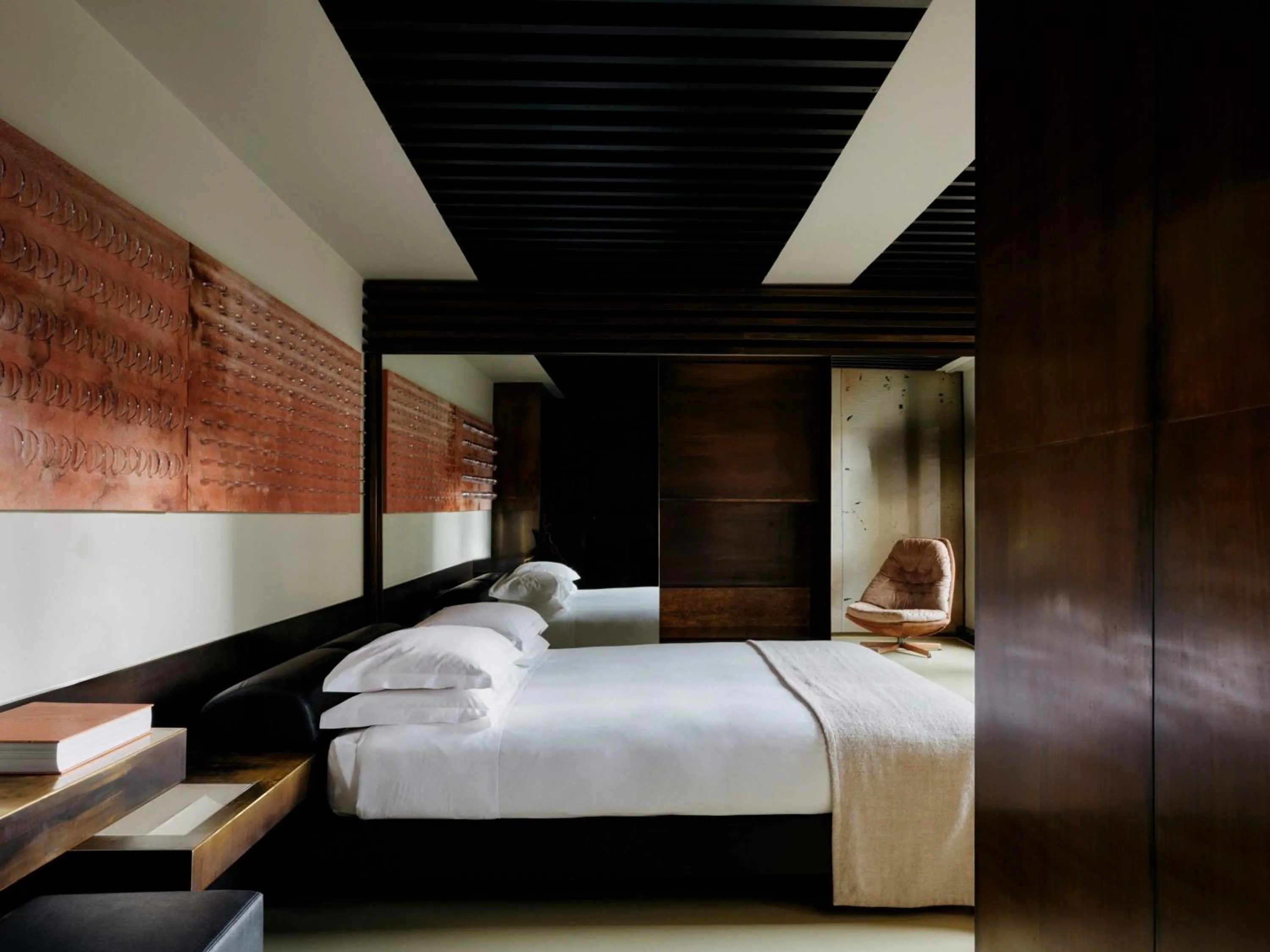 Bed in STRAF, Milan, a Member of Design Hotels