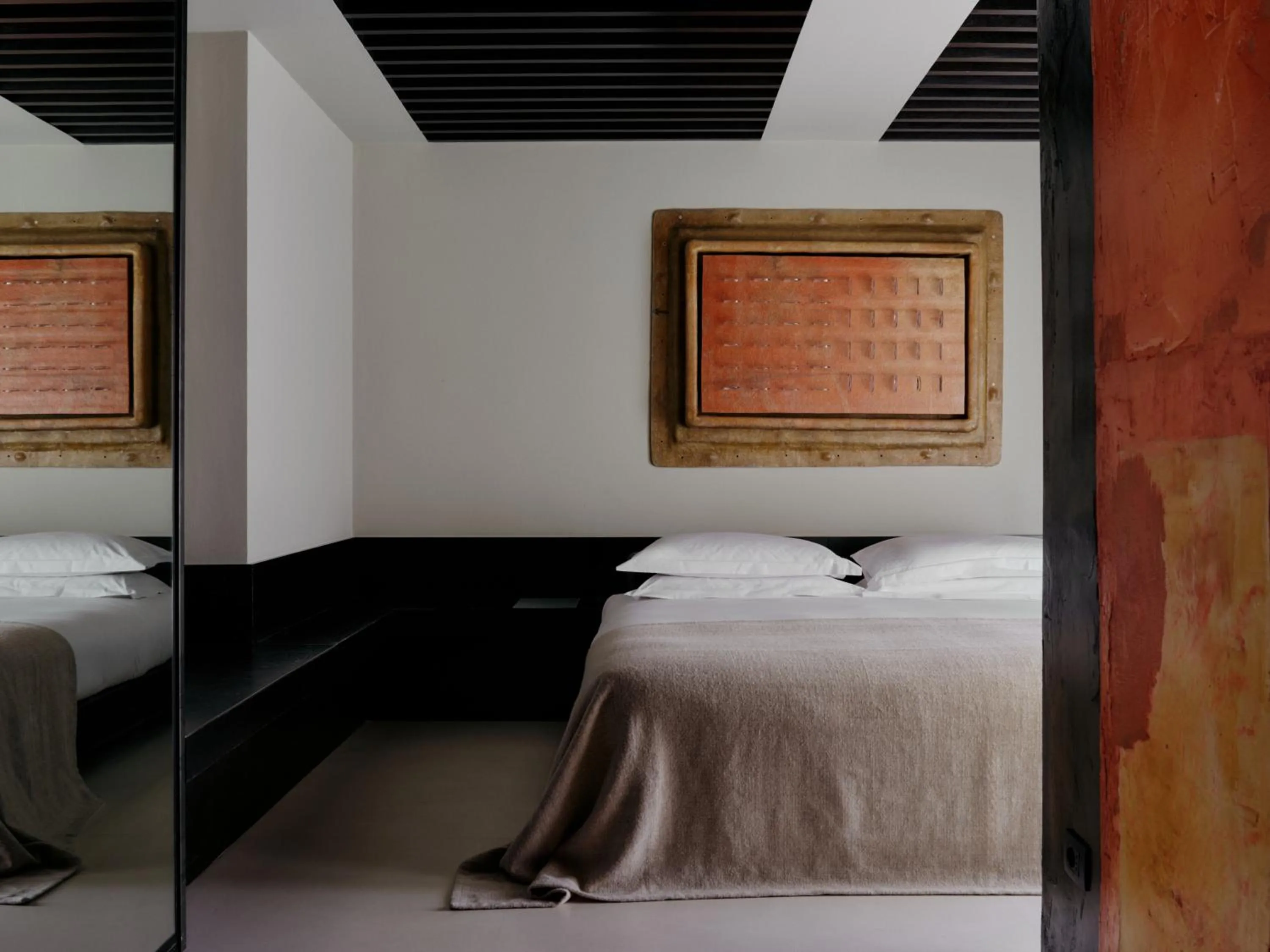 Bed in STRAF, Milan, a Member of Design Hotels
