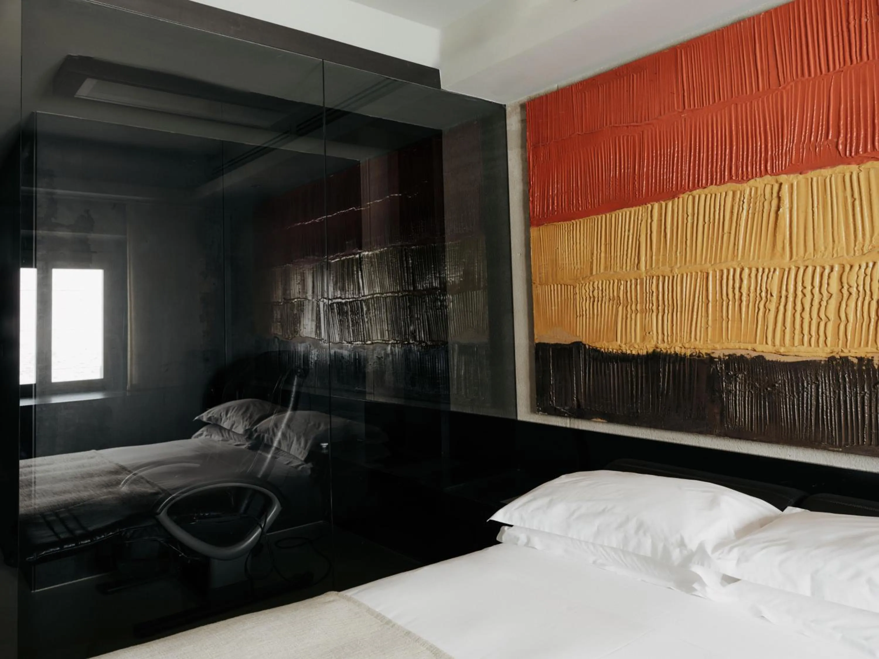 Bed in STRAF, Milan, a Member of Design Hotels