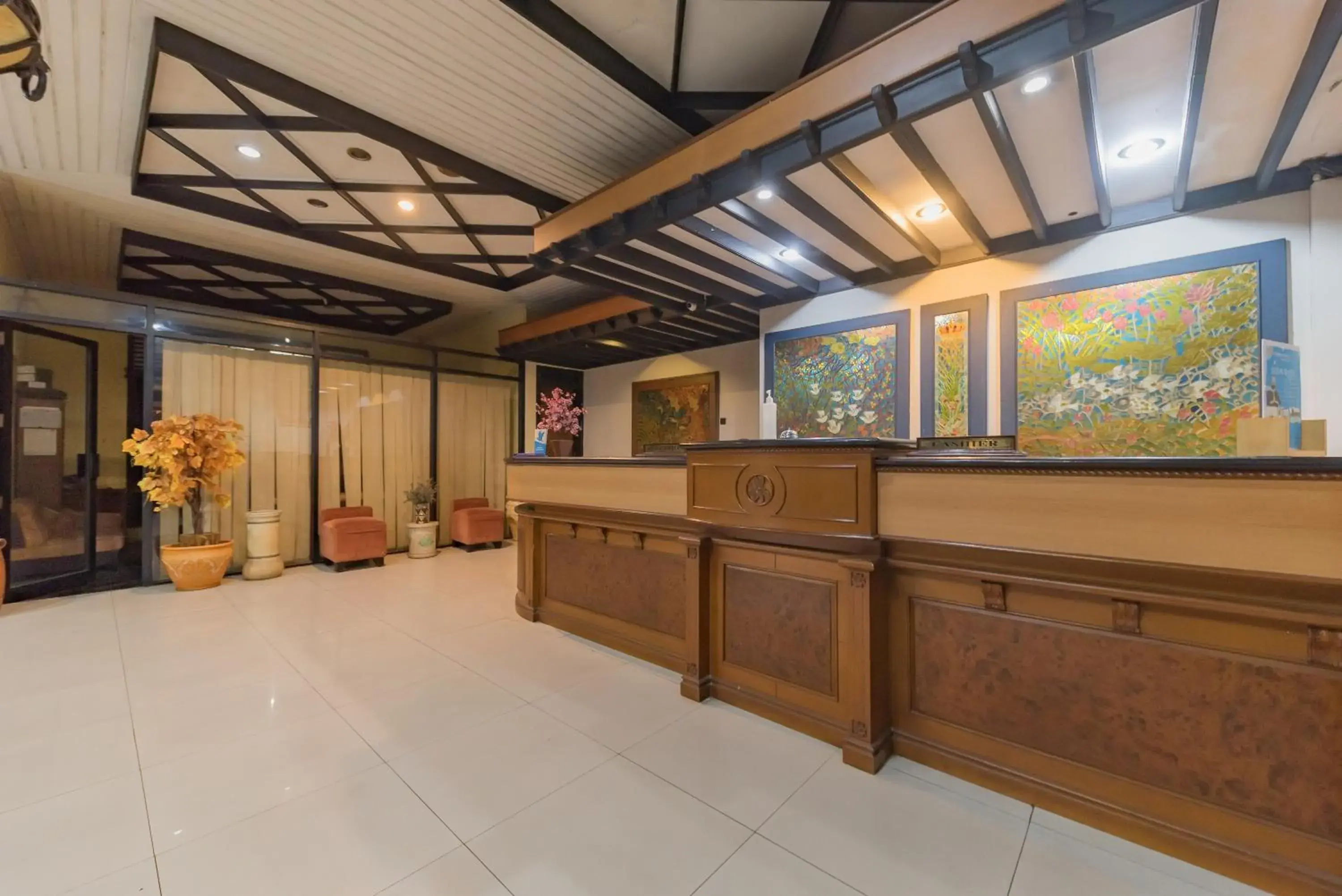 Lobby or reception in Urbanview Hotel Crown Tasikmalaya by RedDoorz Lobby or reception in Urbanview Hotel Crown Tasikmalaya by RedDoorz