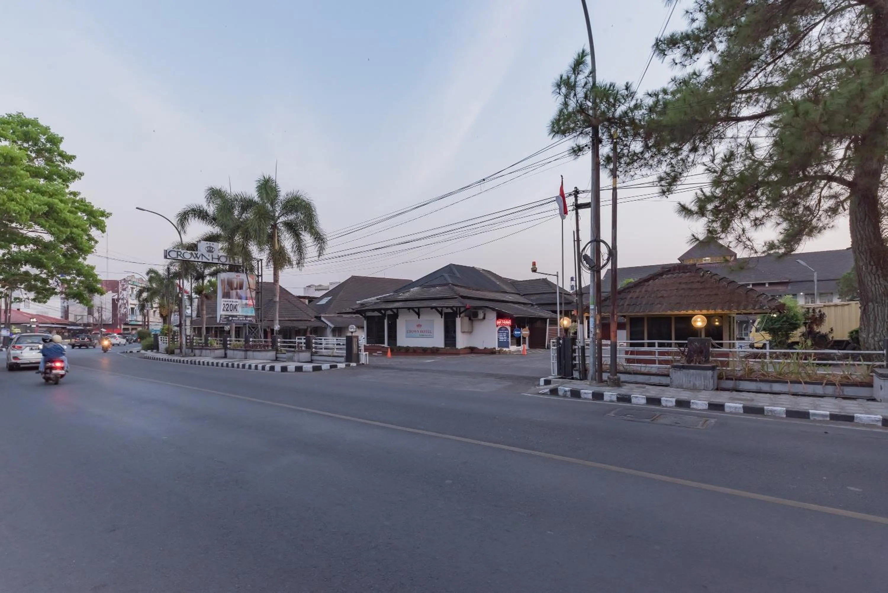 Facade/entrance in Urbanview Hotel Crown Tasikmalaya by RedDoorz