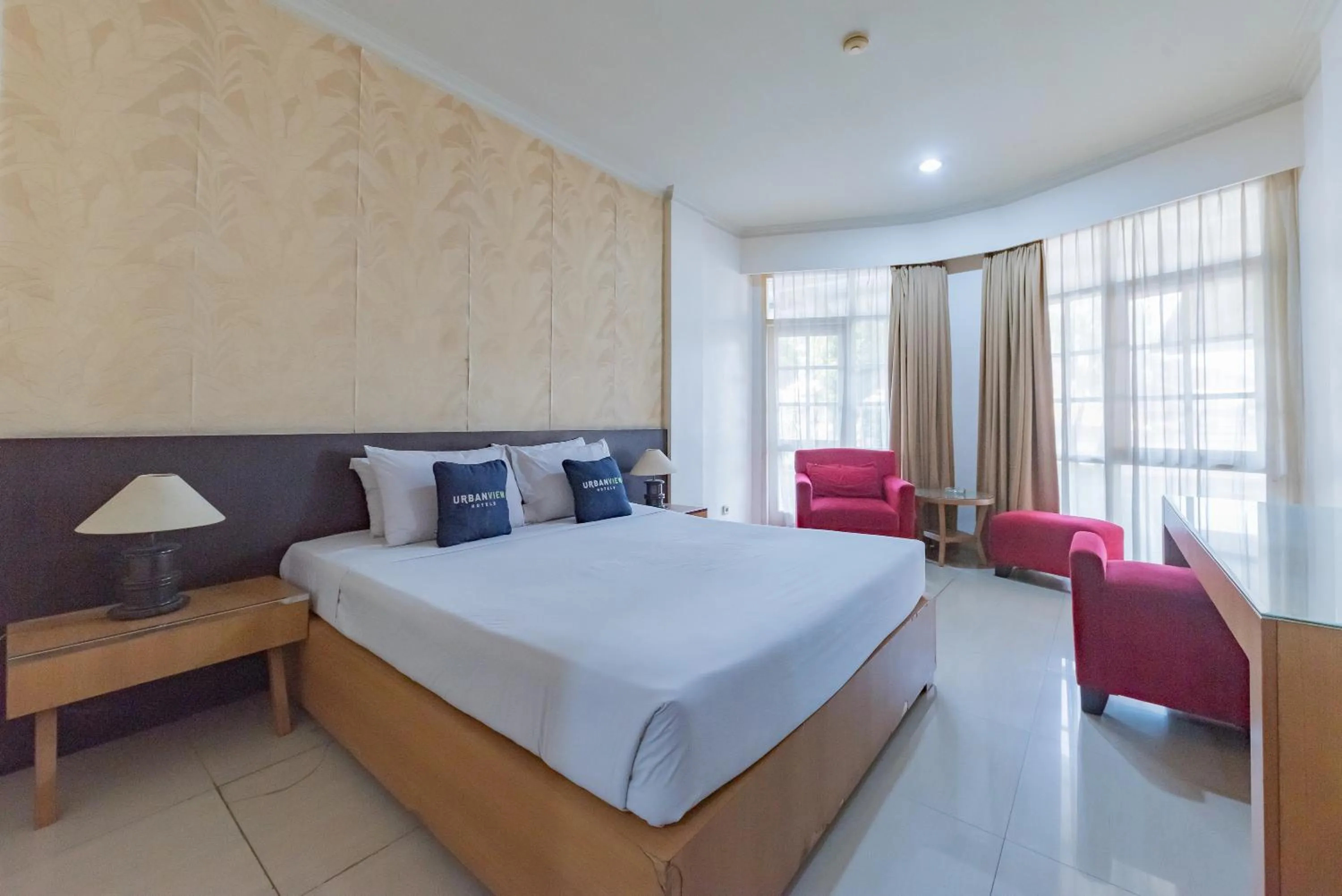 Bedroom, Bed in Urbanview Hotel Crown Tasikmalaya by RedDoorz