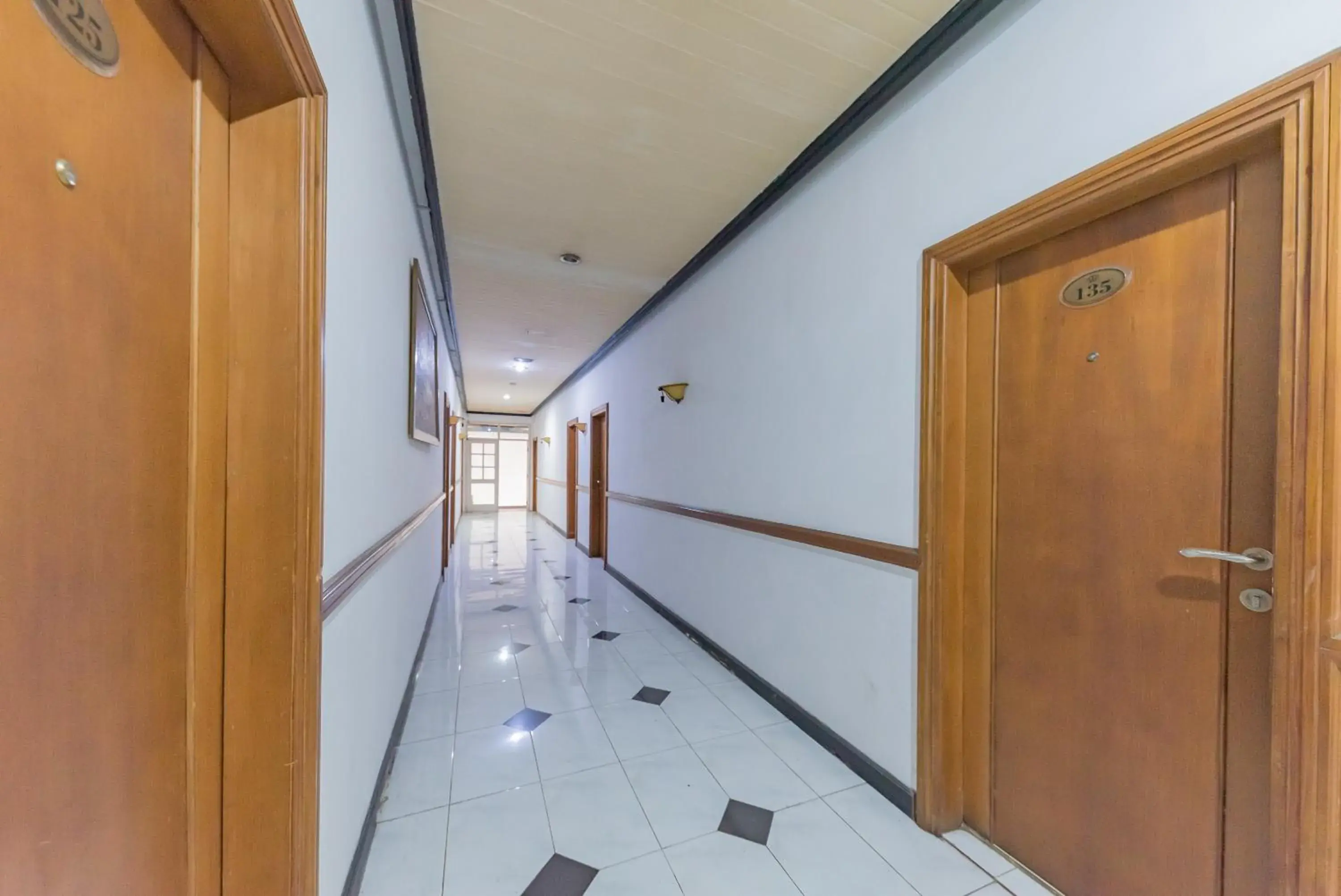 Property building in Urbanview Hotel Crown Tasikmalaya by RedDoorz Property building in Urbanview Hotel Crown Tasikmalaya by RedDoorz