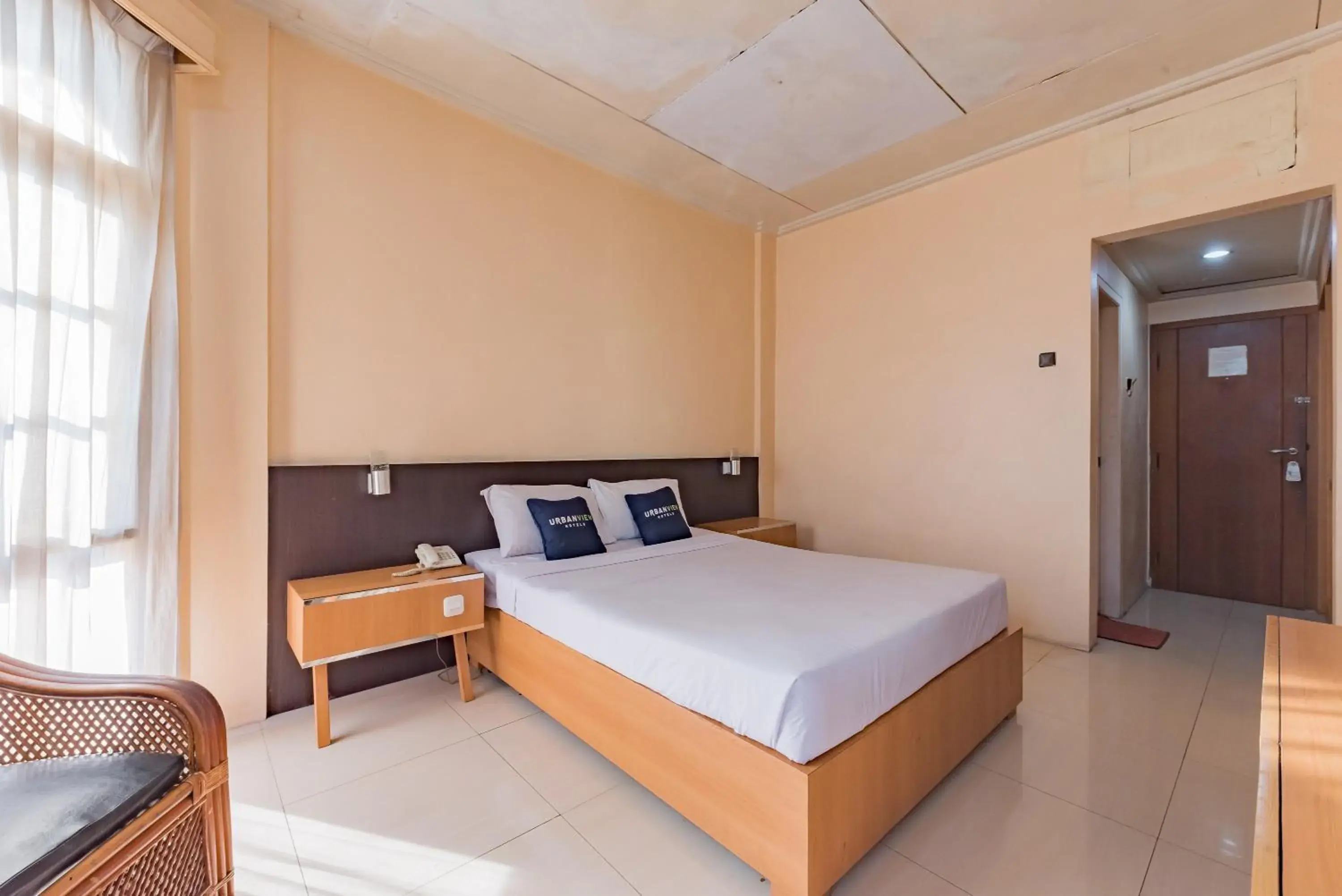 Bedroom, Bed in Urbanview Hotel Crown Tasikmalaya by RedDoorz Bedroom, Bed in Urbanview Hotel Crown Tasikmalaya by RedDoorz