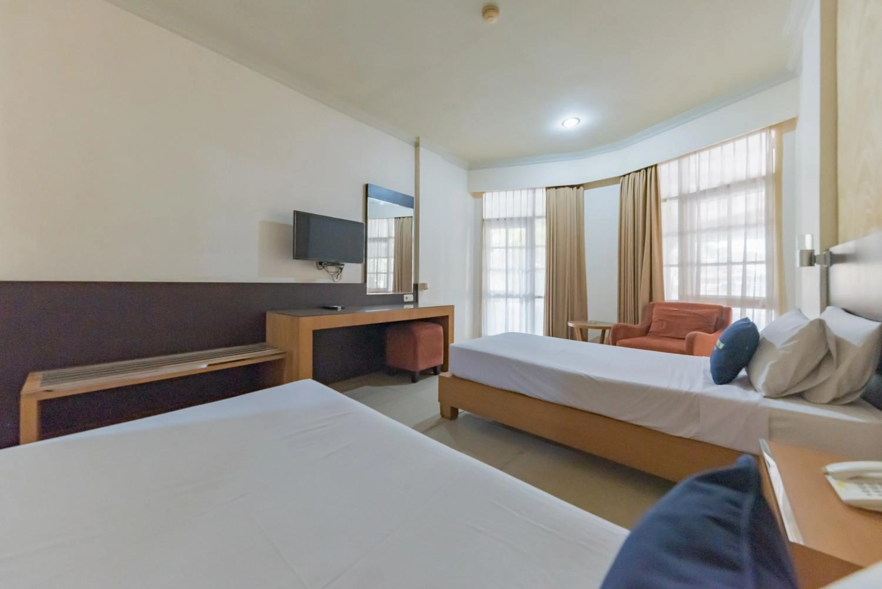 Bedroom, Bed in Urbanview Hotel Crown Tasikmalaya by RedDoorz