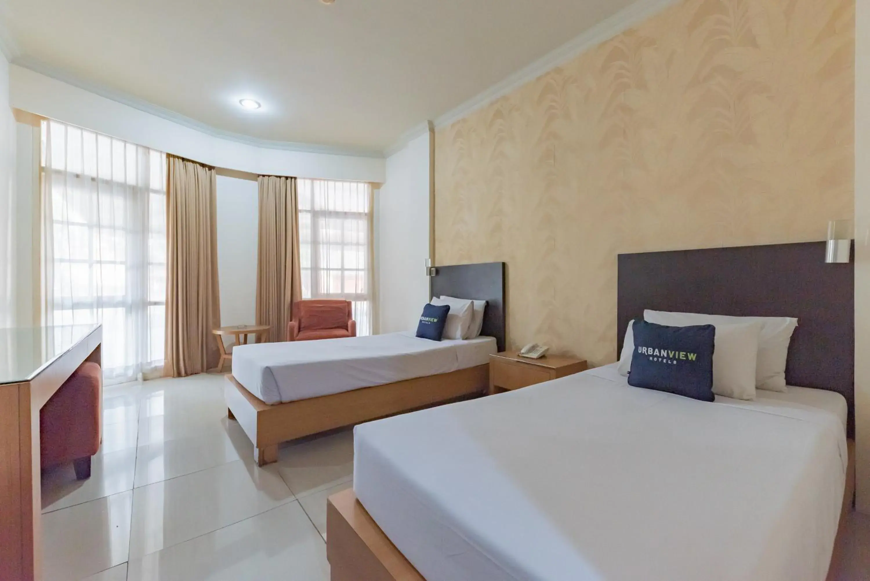 Superior Twin Room in Urbanview Hotel Crown Tasikmalaya by RedDoorz Superior Twin Room in Urbanview Hotel Crown Tasikmalaya by RedDoorz