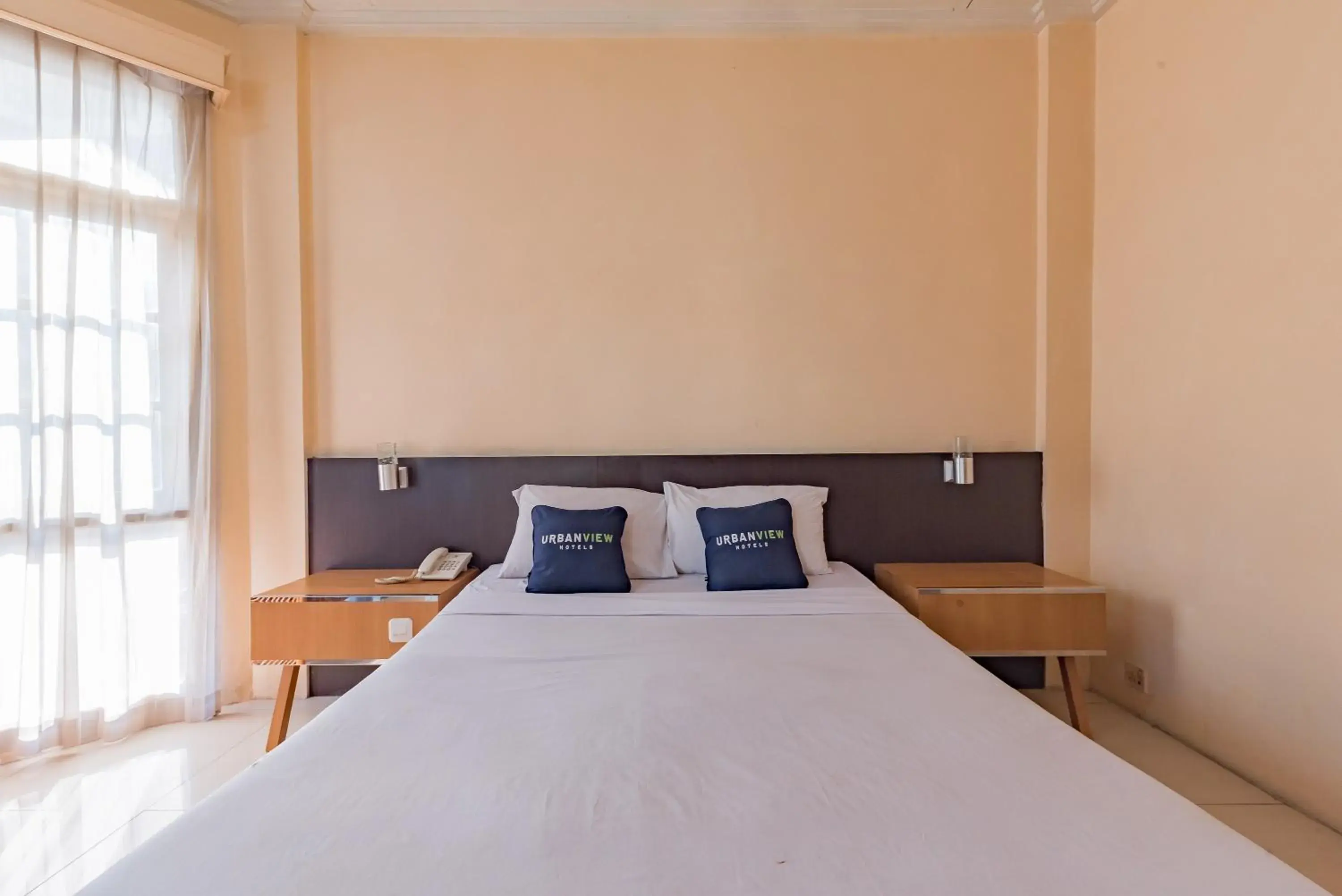 Bedroom, Bed in Urbanview Hotel Crown Tasikmalaya by RedDoorz Bedroom, Bed in Urbanview Hotel Crown Tasikmalaya by RedDoorz