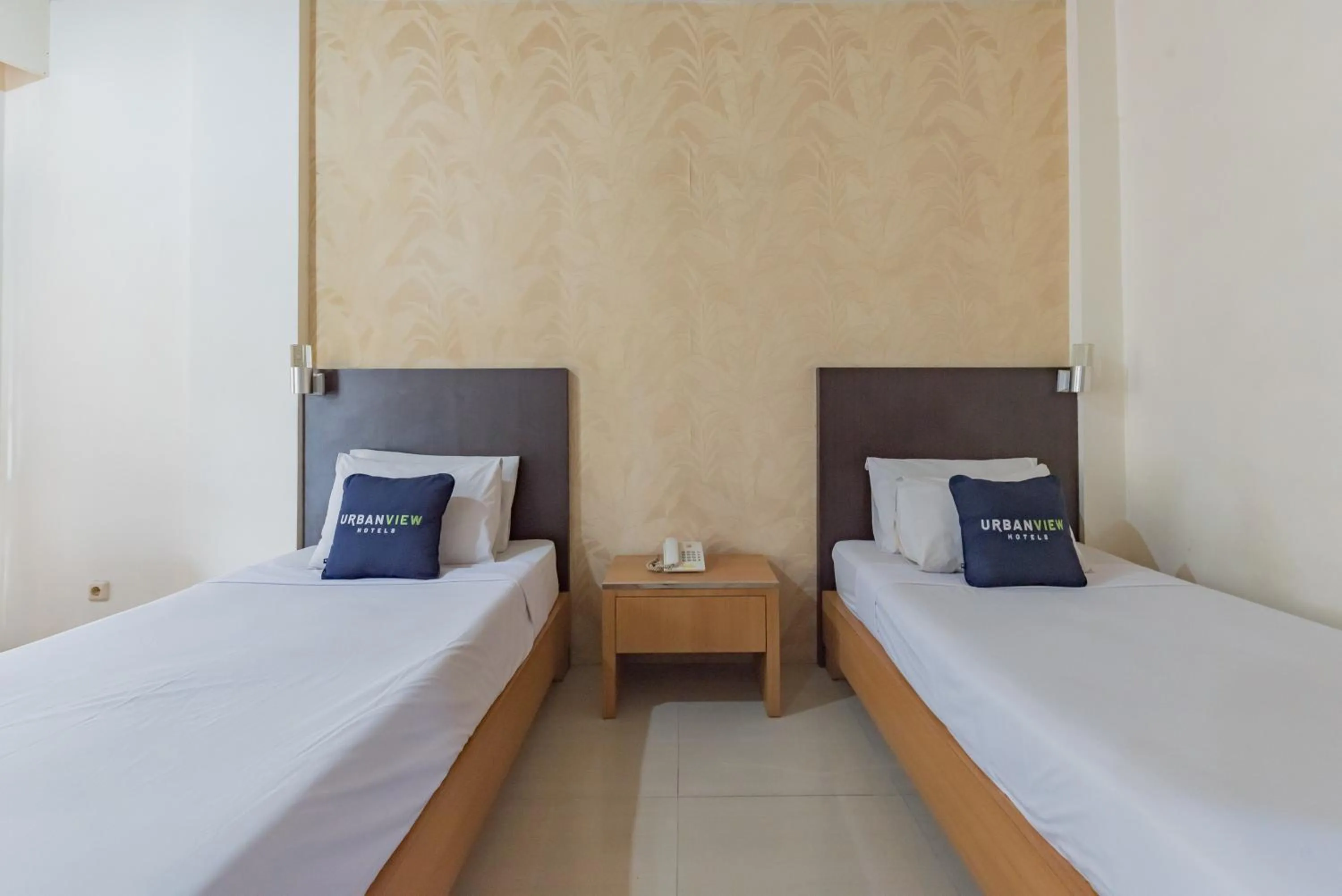 Bedroom, Bed in Urbanview Hotel Crown Tasikmalaya by RedDoorz