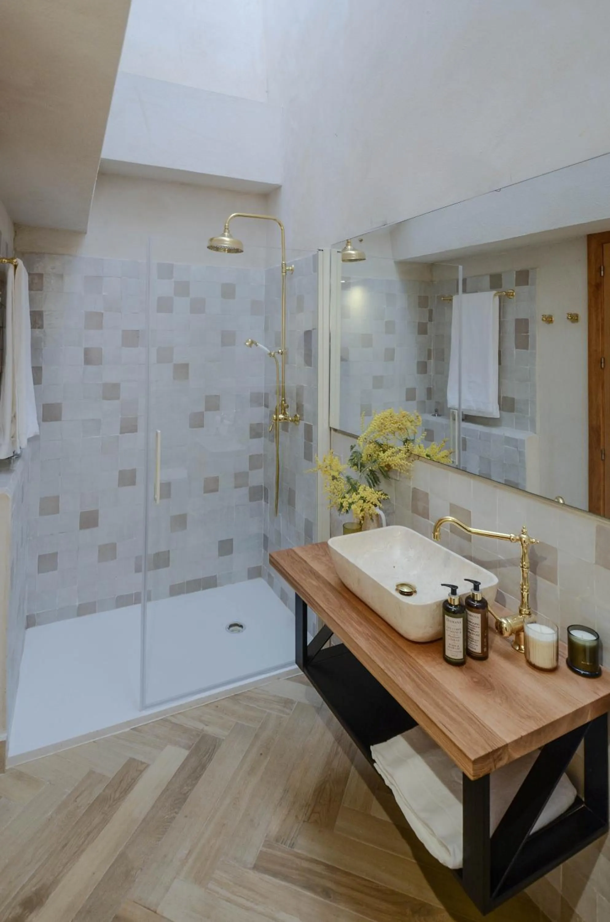 Shower in La Dehesa de Don Pedro