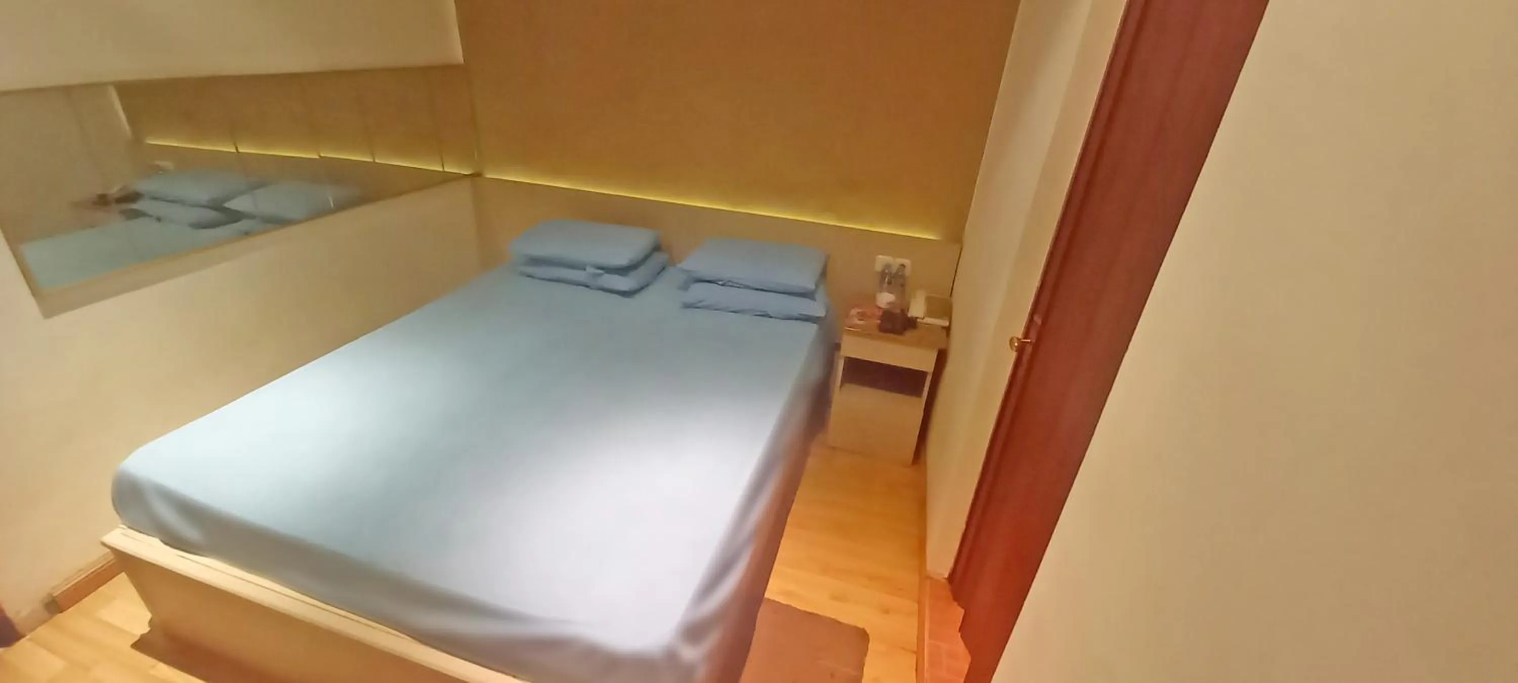 Bedroom, Bed in Hotel Aruni Ancol