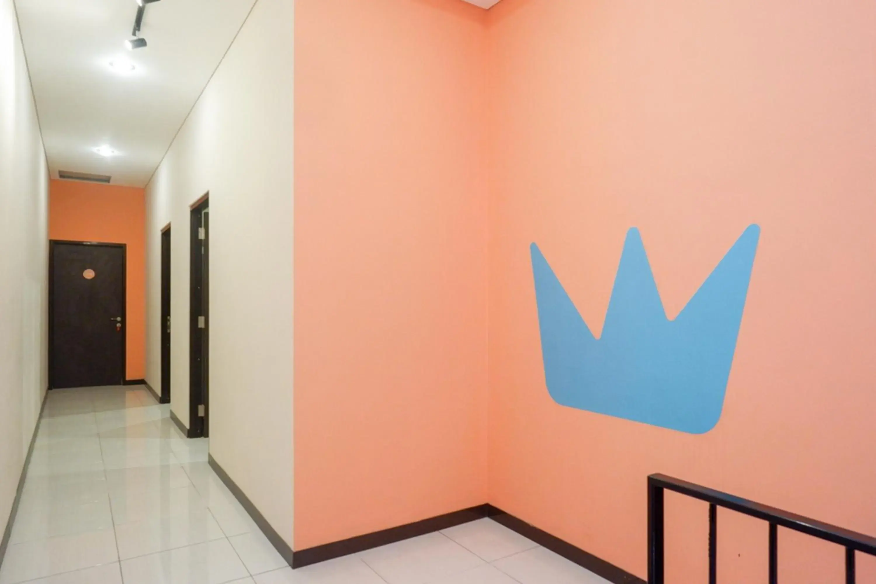 Facade/entrance in Sans Hotel Good Wish Semarang Facade/entrance in Sans Hotel Good Wish Semarang