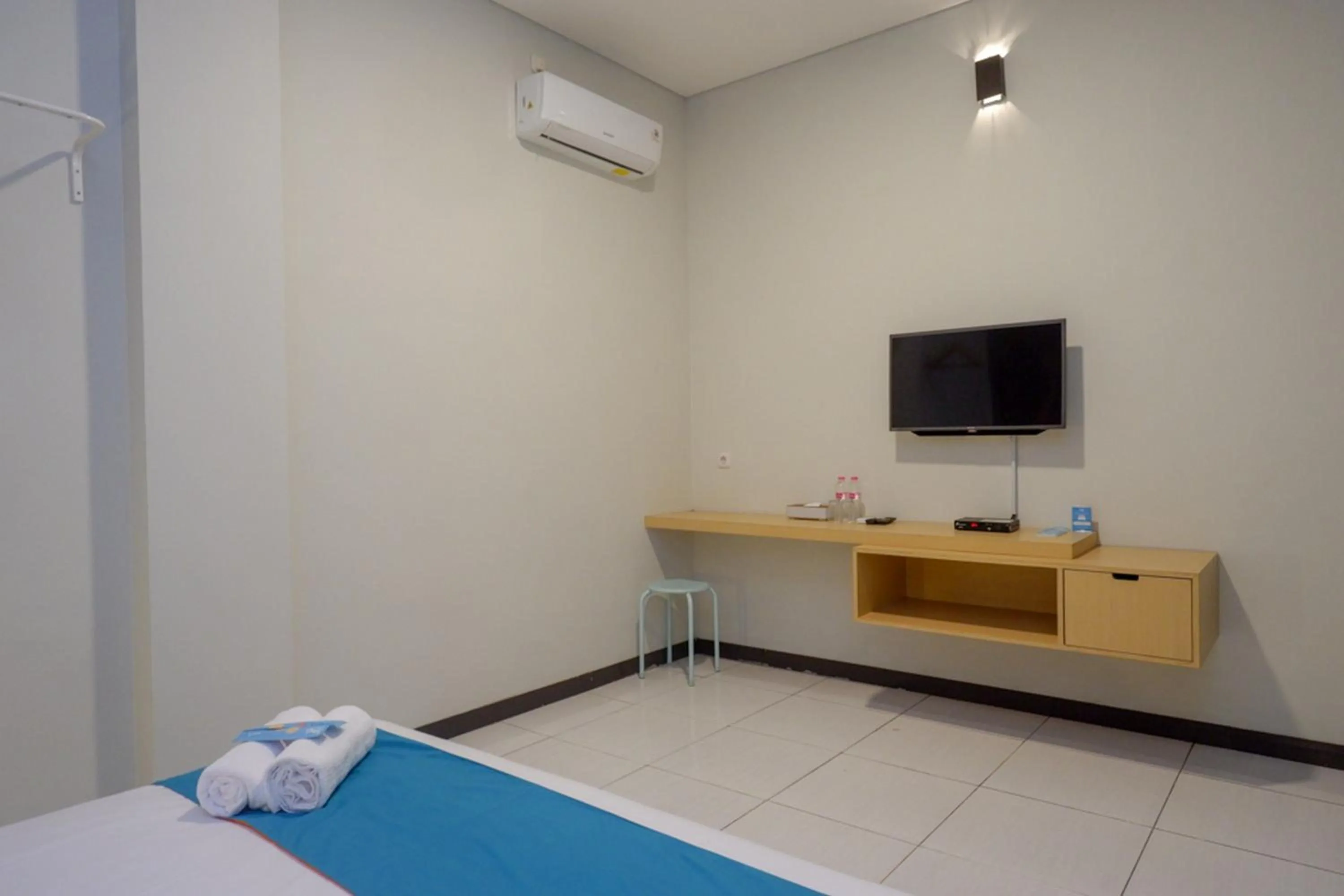 TV and multimedia, Bed in Sans Hotel Good Wish Semarang