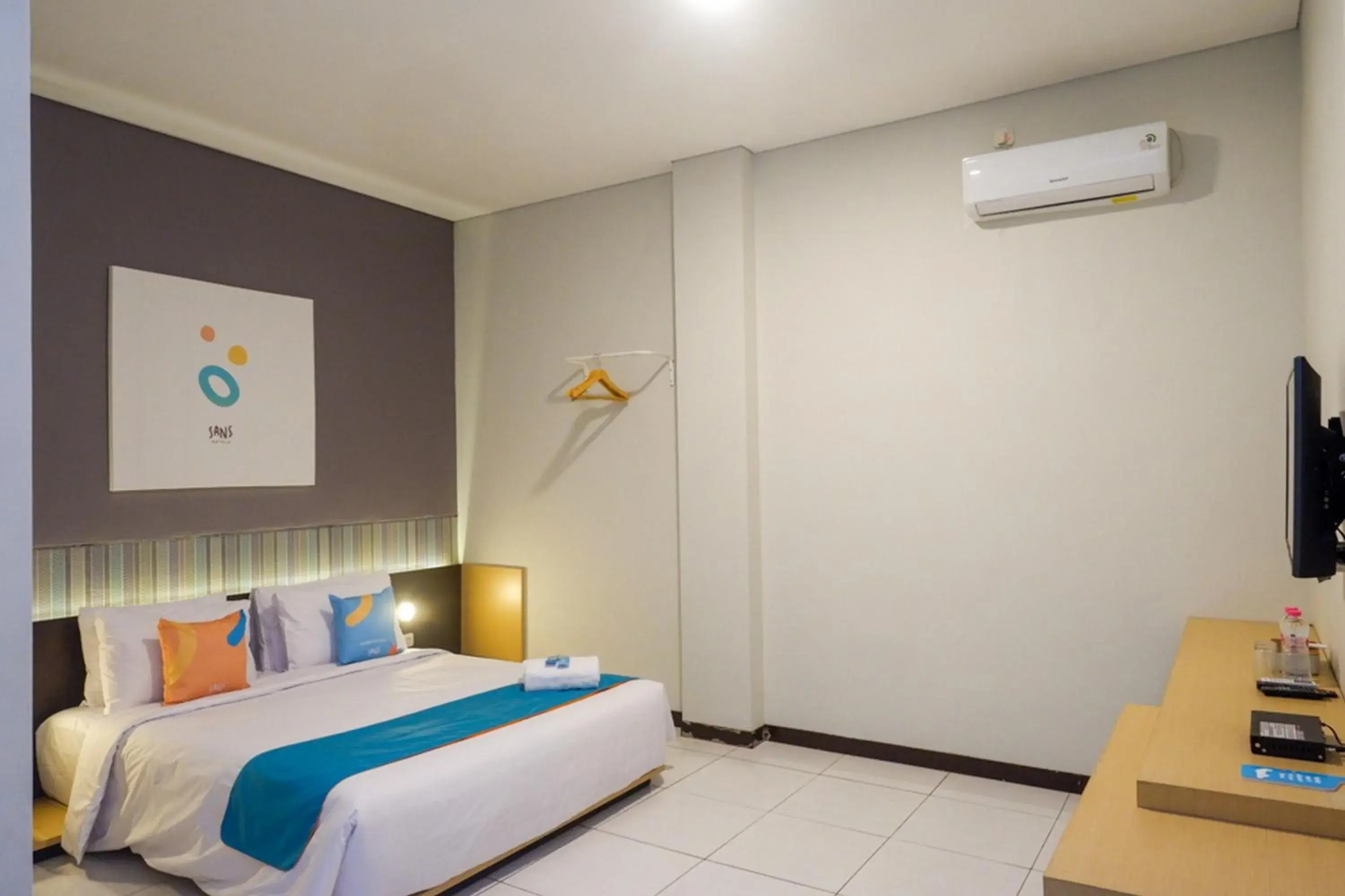 Bedroom, Bed in Sans Hotel Good Wish Semarang Bedroom, Bed in Sans Hotel Good Wish Semarang