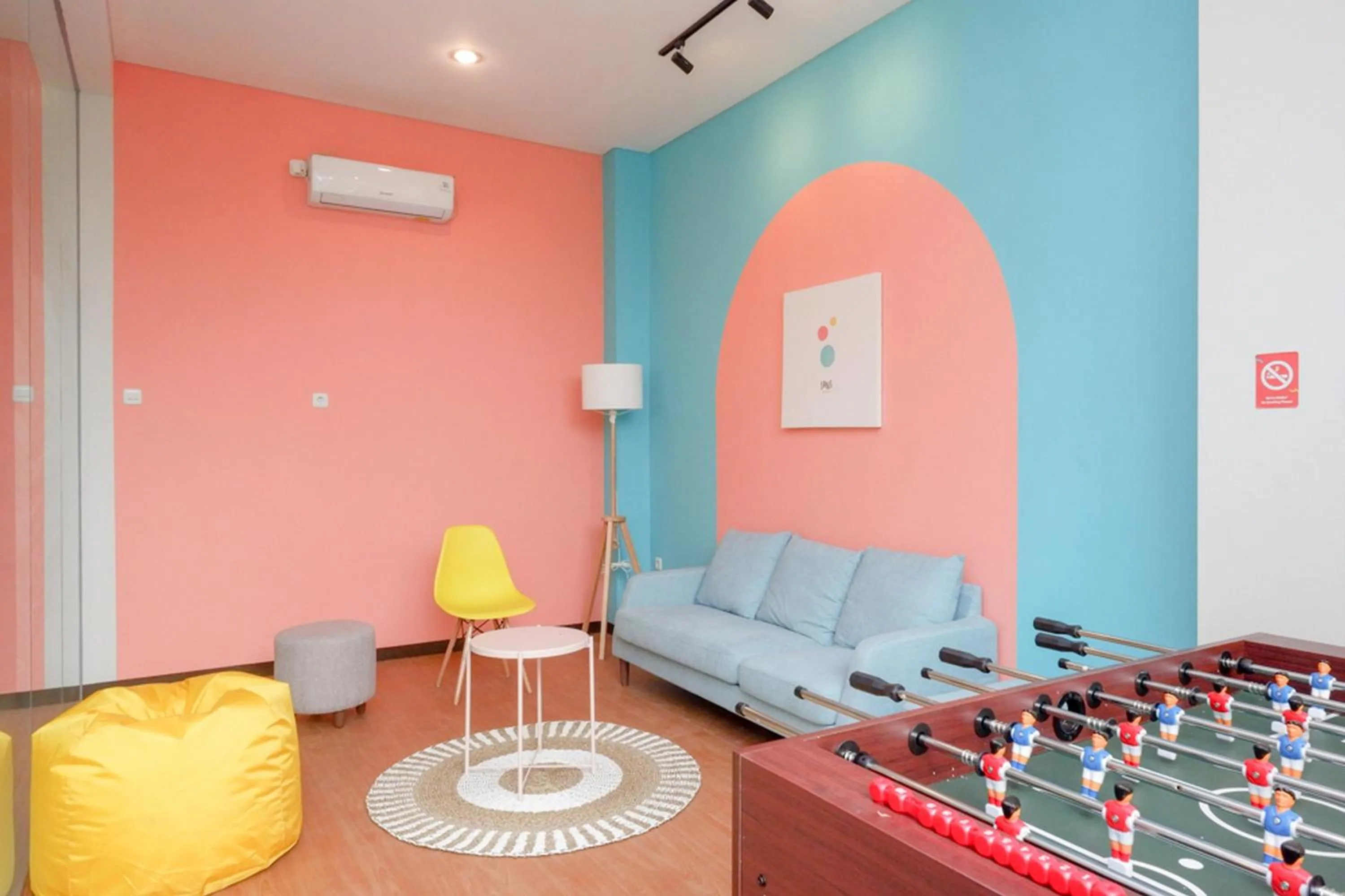 Seating area in Sans Hotel Good Wish Semarang