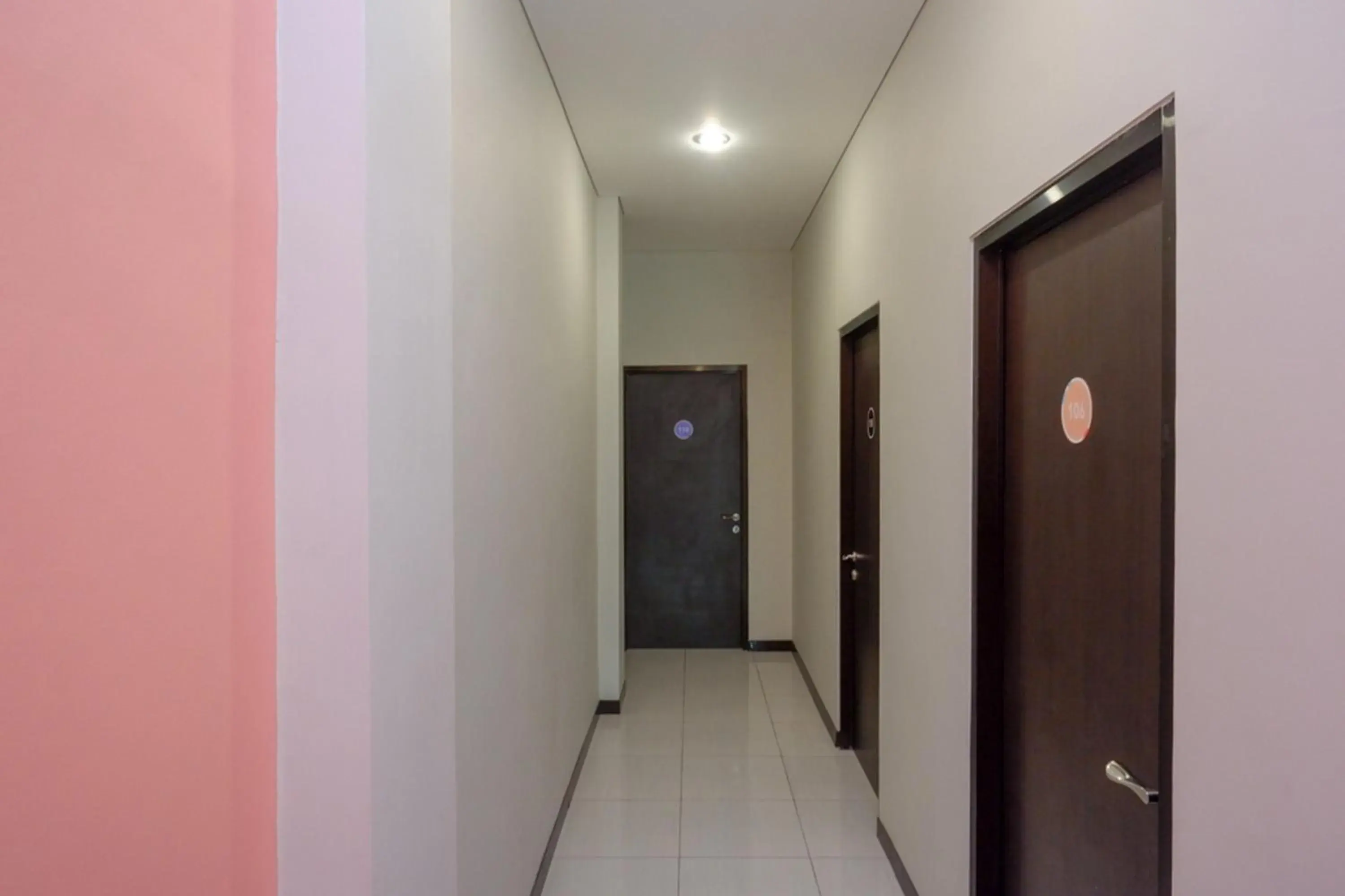 Facade/entrance in Sans Hotel Good Wish Semarang Facade/entrance in Sans Hotel Good Wish Semarang