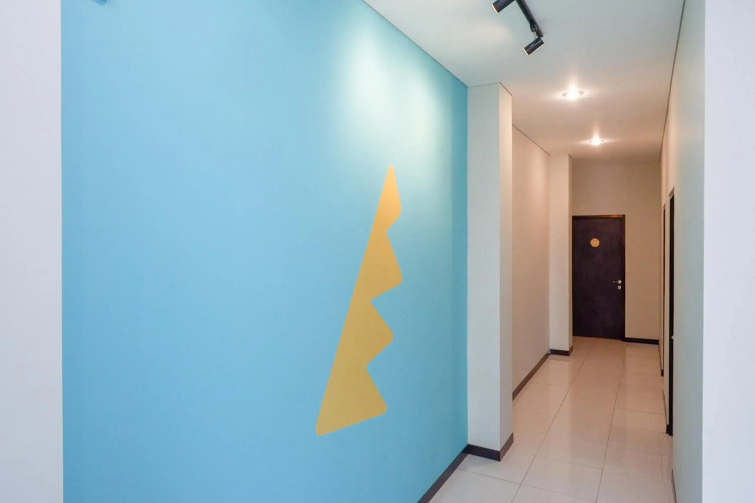 Facade/entrance in Sans Hotel Good Wish Semarang Facade/entrance in Sans Hotel Good Wish Semarang