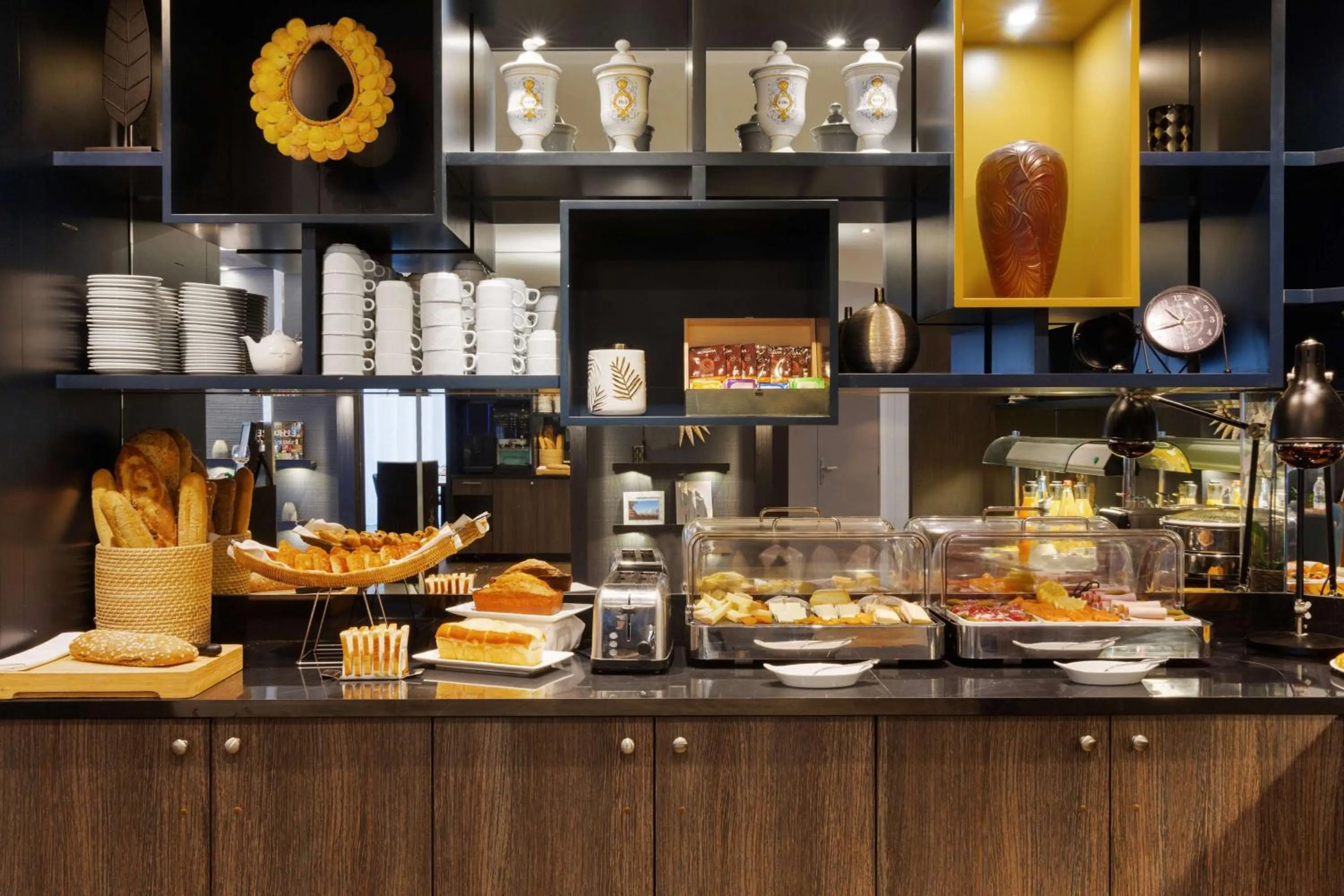 Restaurant/places to eat in Best Western Plus Hotel Admiral